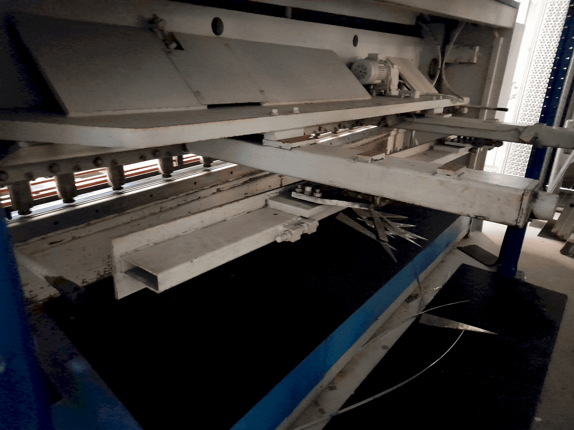 Vista Frontal da LVD HST 25/6 máquina