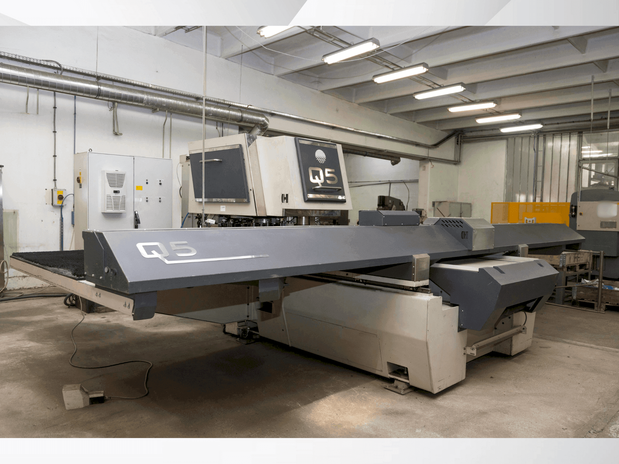Vista Lateral Esquerda da Tecnology HACO Q5 (2014) máquina