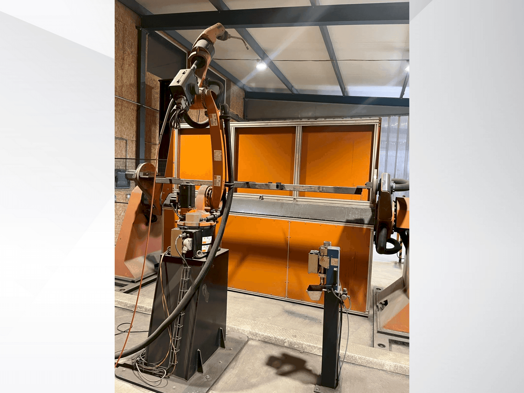 Vista Frontal da KUKA KR8 R2100-2 arc HW máquina