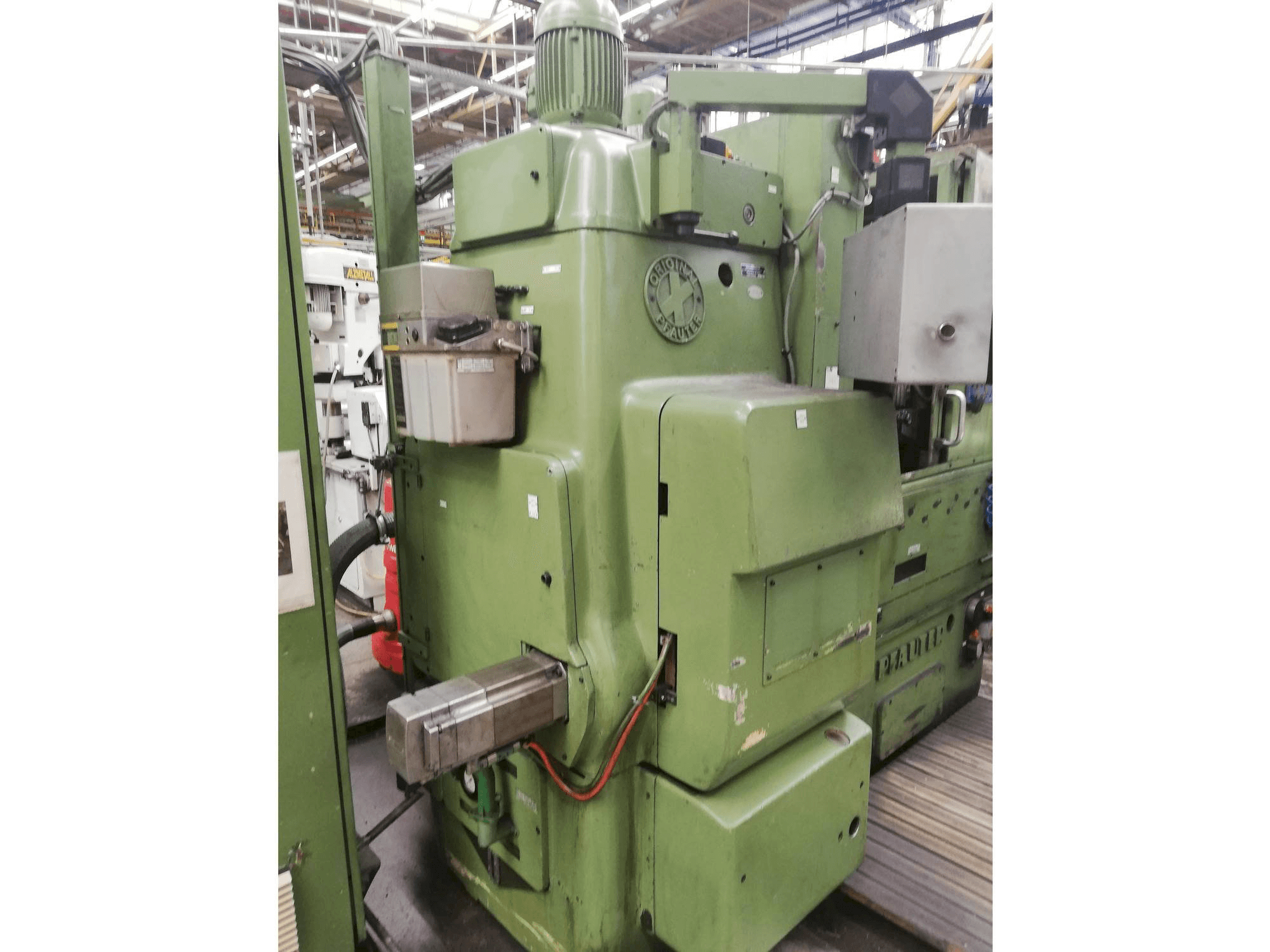 Vista Frontal da Pfauter P400 máquina