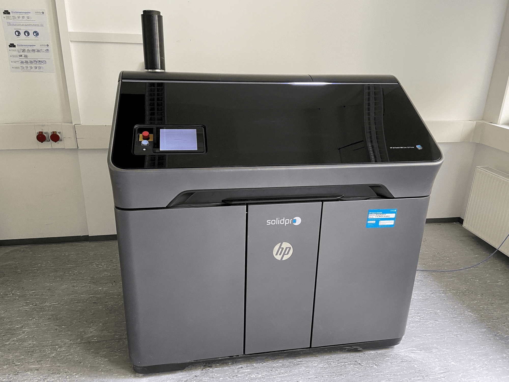 Vista Frontal da HP Jet Fusion 580 Color 3D printer máquina