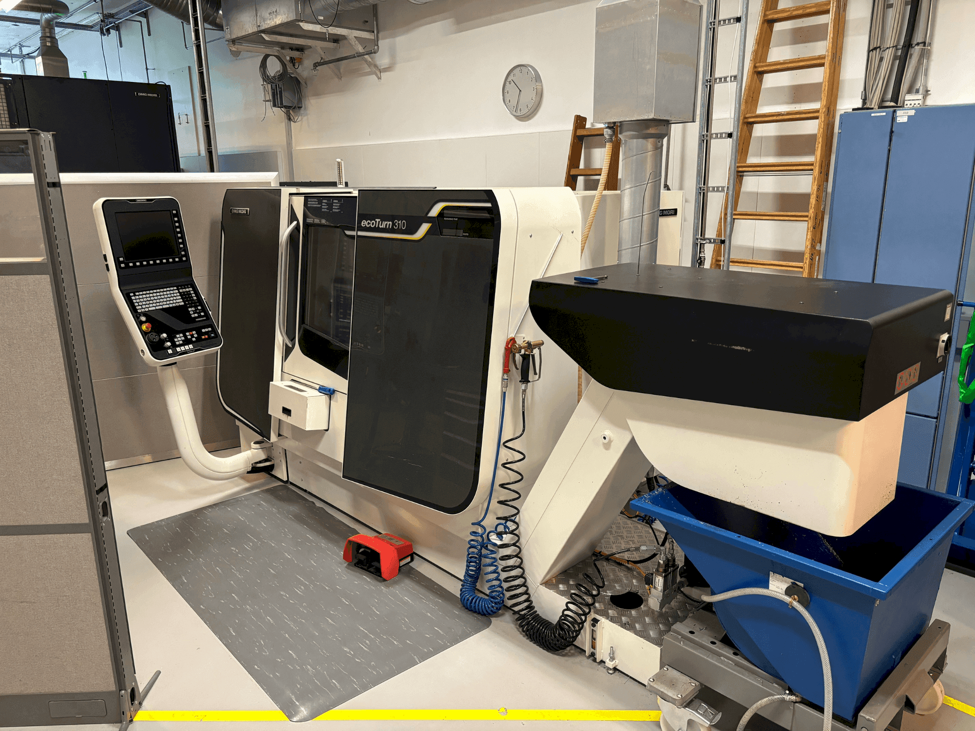 Vista Frontal da DMG MORI ECOTURN 310 V3 máquina