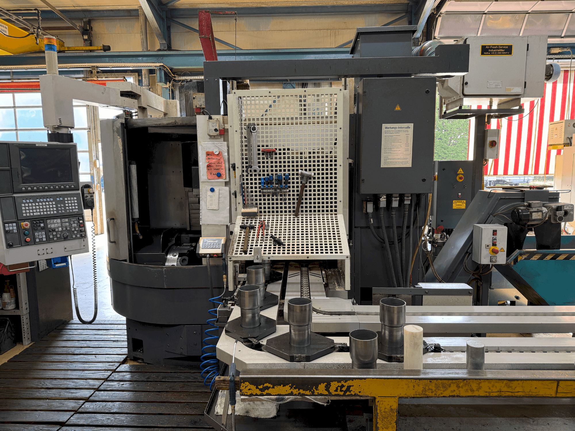 Vista Frontal da Okuma LVT 300-M máquina