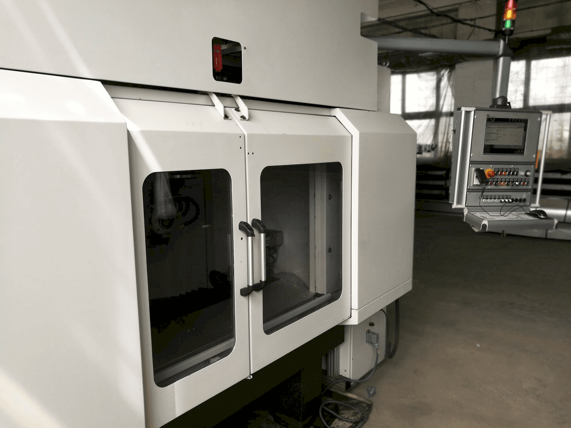 Vista Frontal da Fohrenbach F-Grind 605 máquina