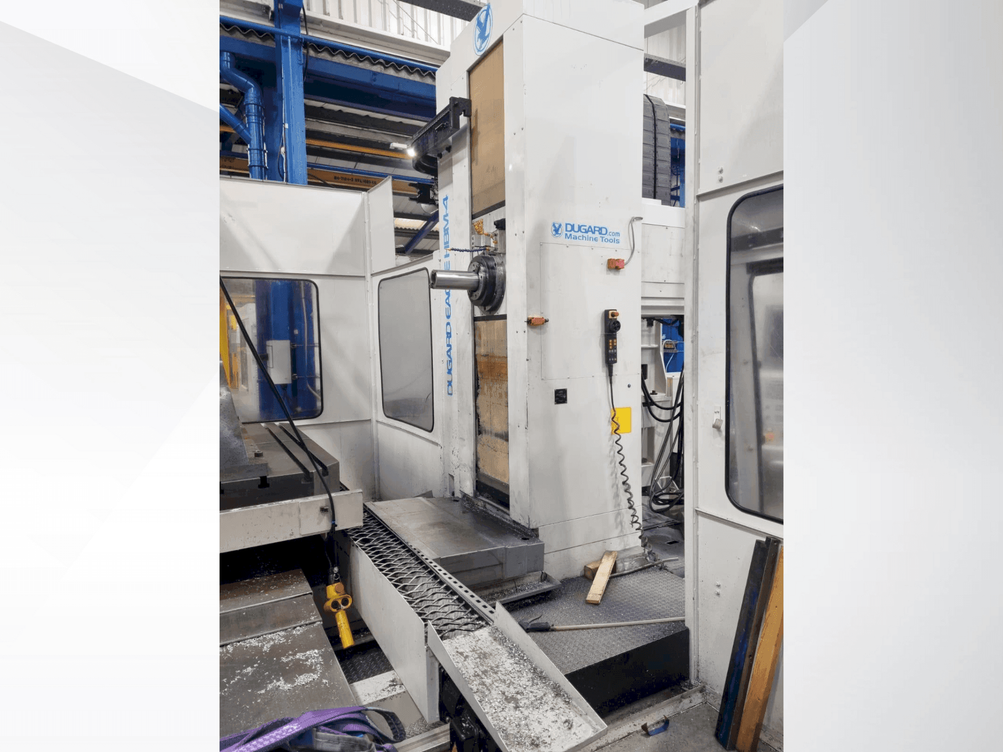 Vista Frontal da Dugard HBM4 máquina