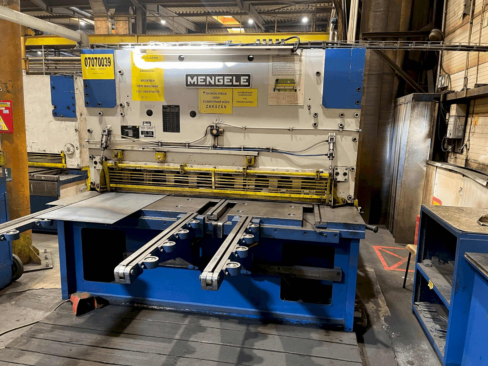 Vista Frontal da MENGELE S16-2000 máquina