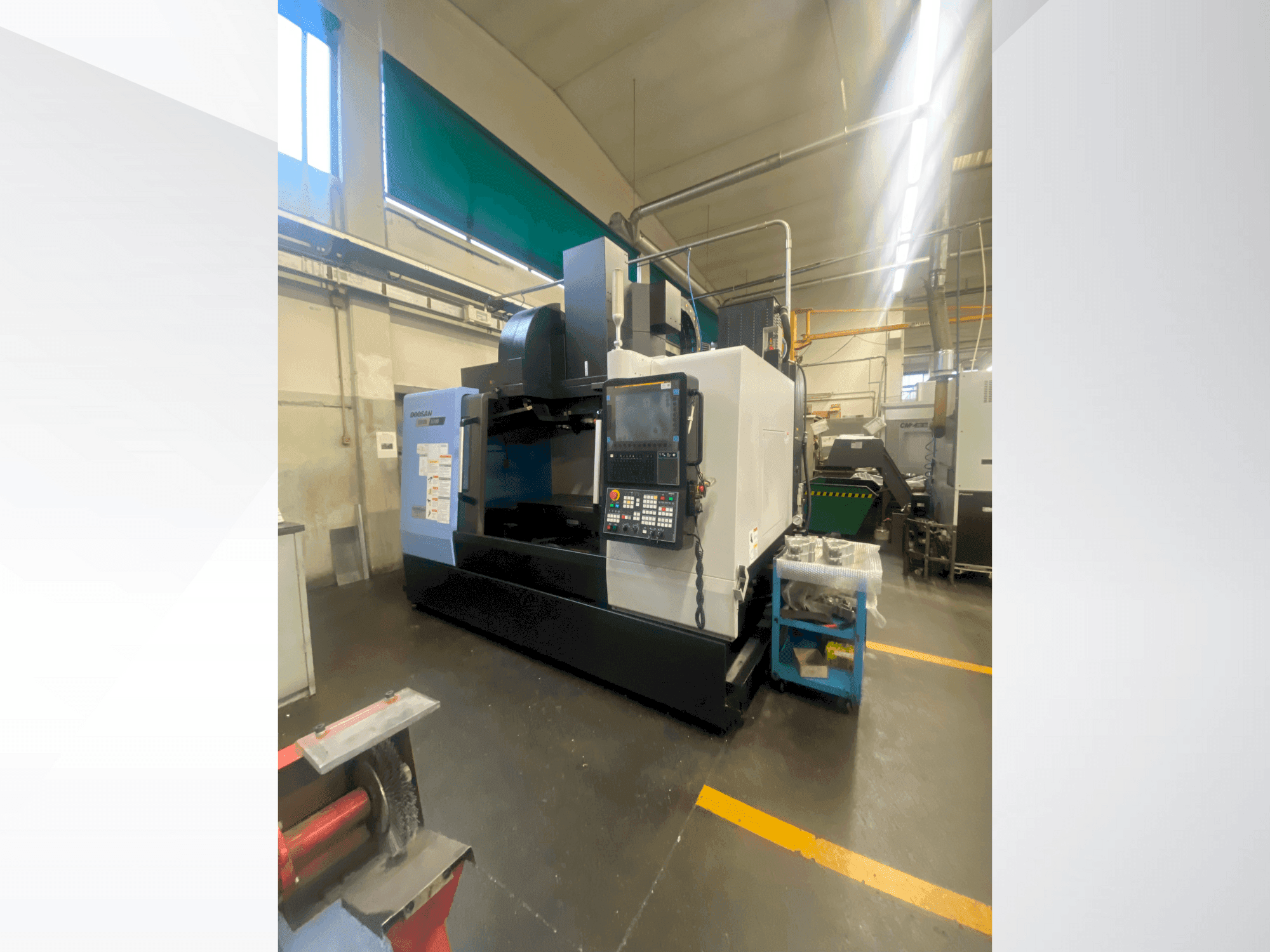 Vista Frontal da DOOSAN DNM 5700 máquina