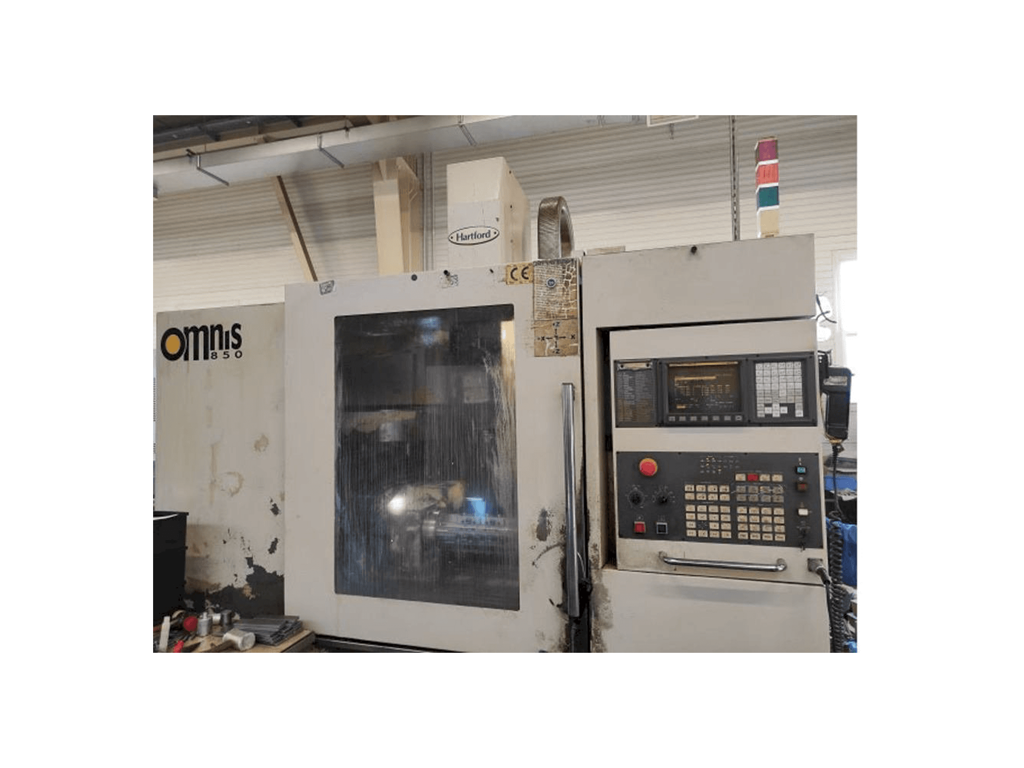 Vista Frontal da Hartford Omnis 850 máquina