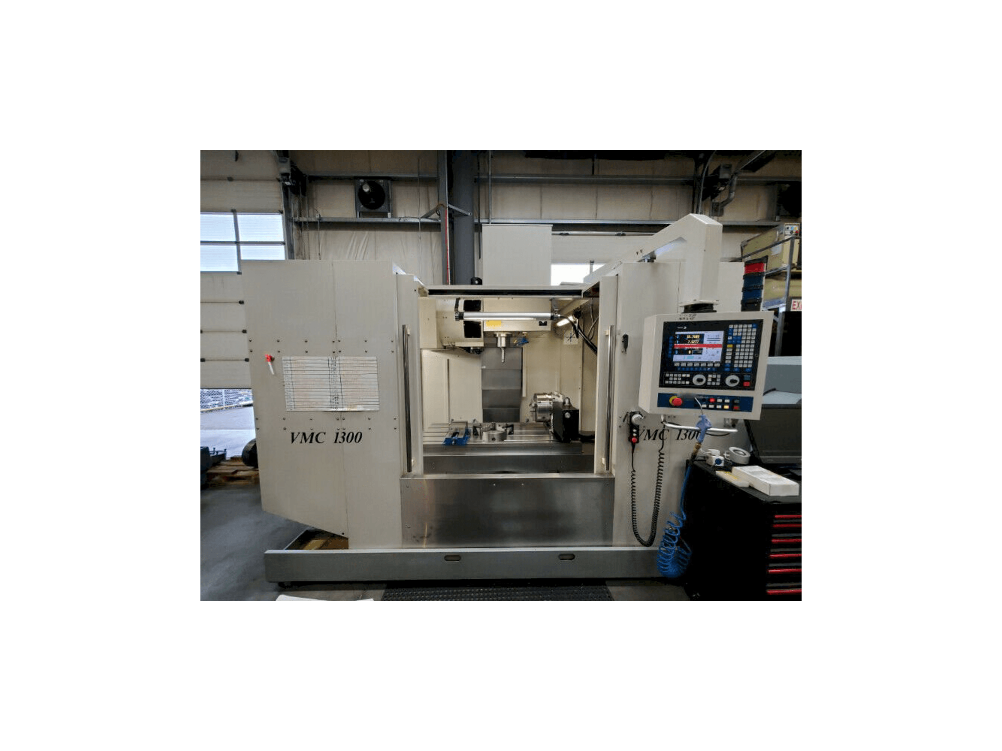 Vista Frontal da Modern Microcut VMC 1300 máquina