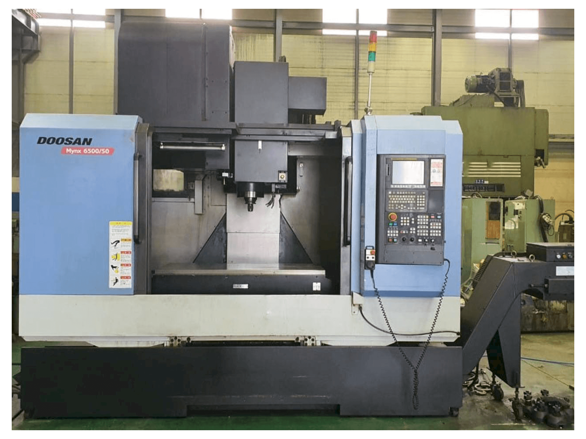 Vista Frontal da Doosan Mynx 6500/50 máquina