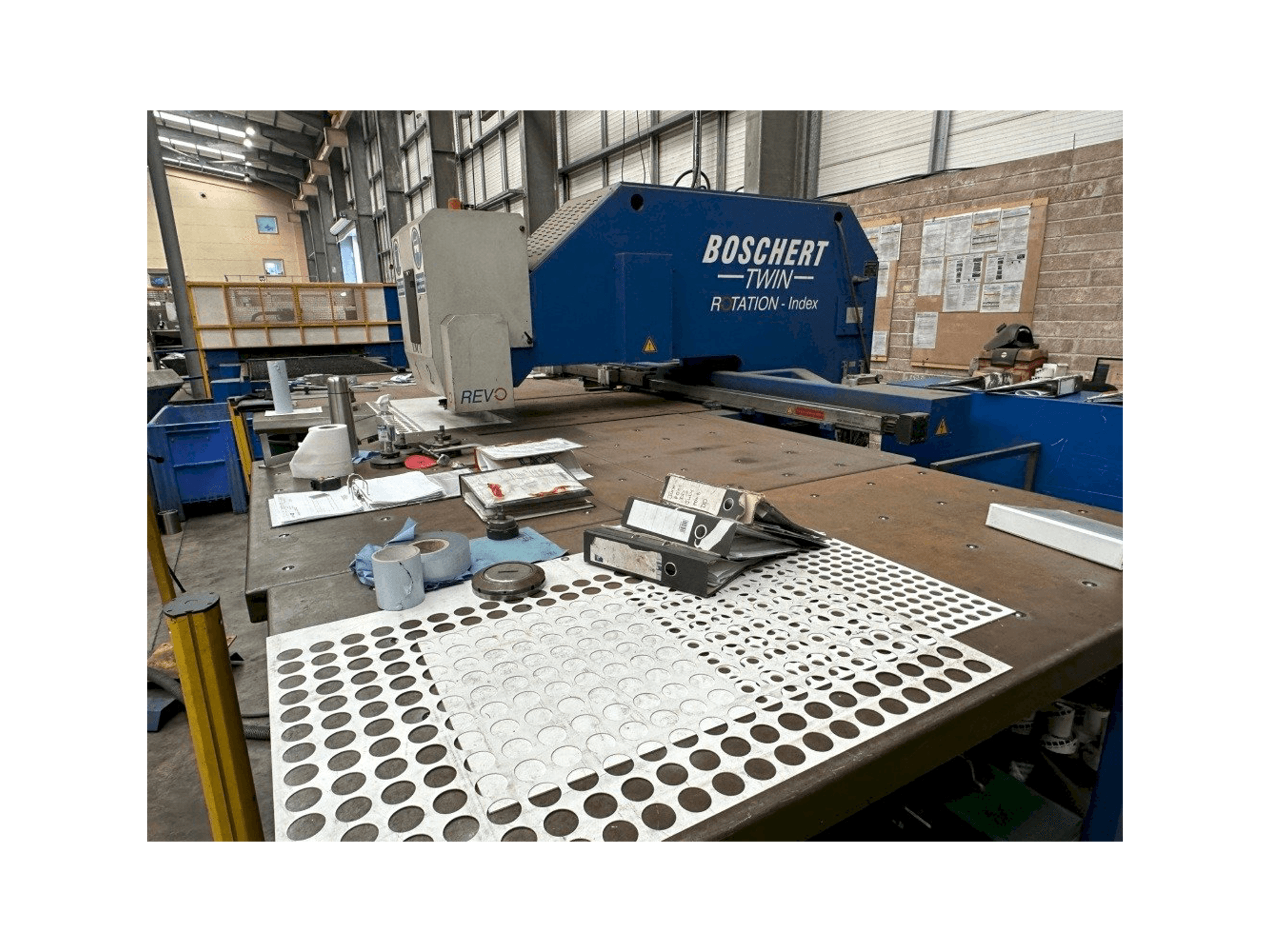 Vista Frontal da Boschert Twin 1000 Inde máquina