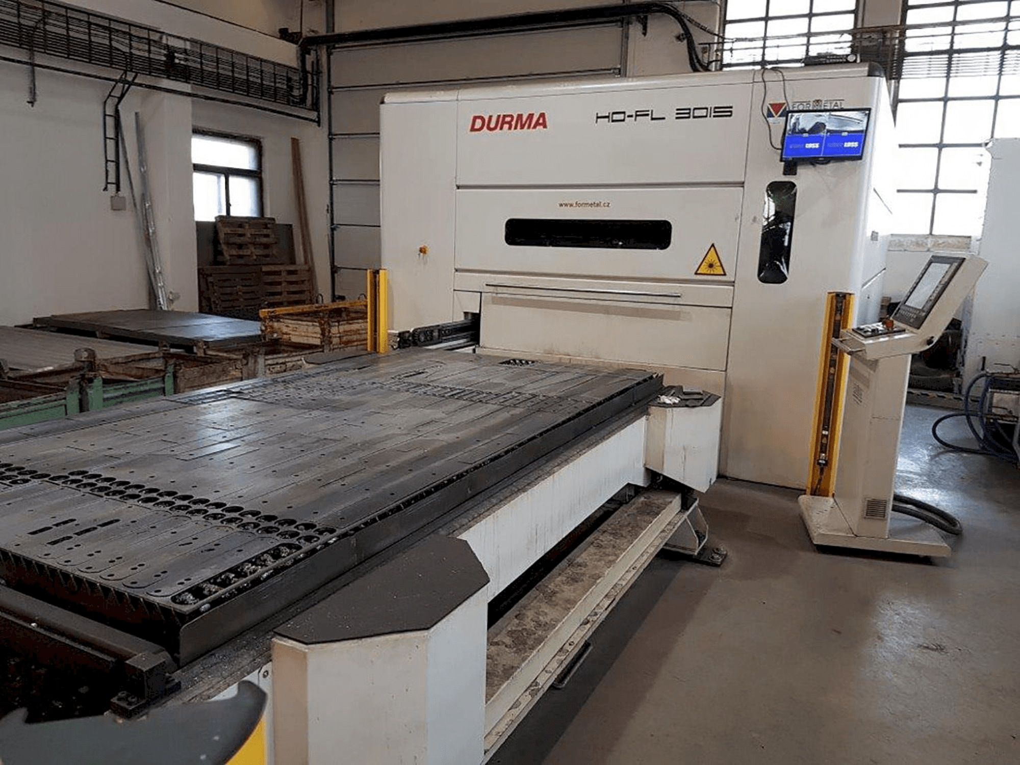 Vista Frontal da Durma HD-FL 3015 L máquina