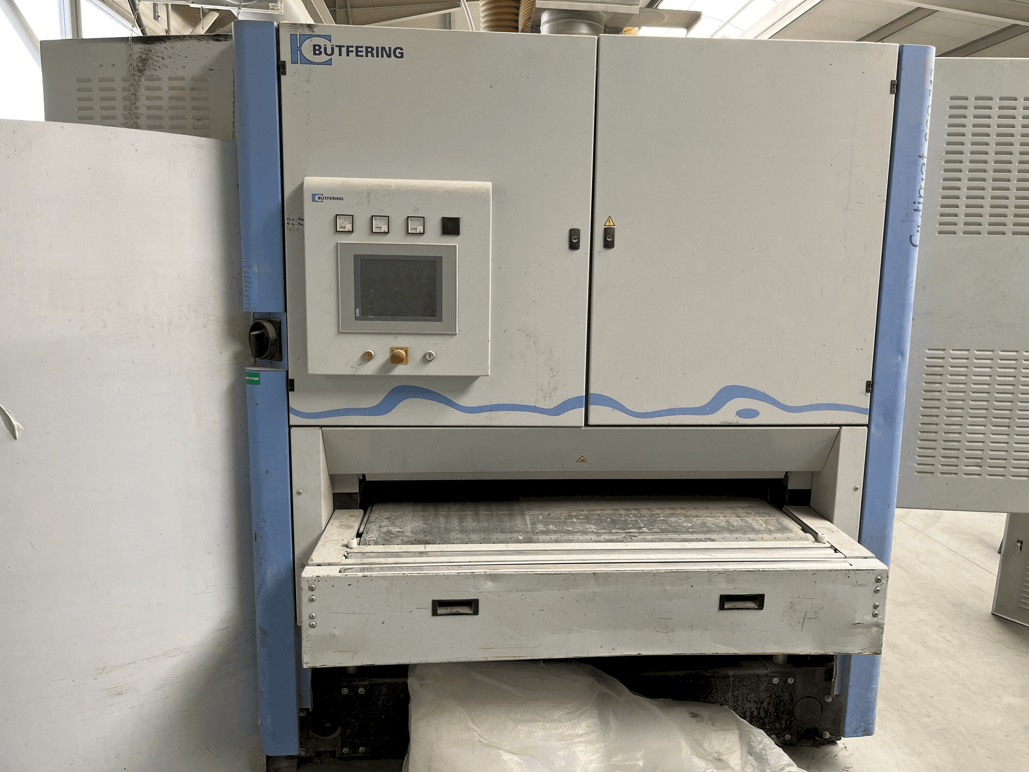 Vista Frontal da BUTFERING OPTIMAT SCO313 MRR máquina