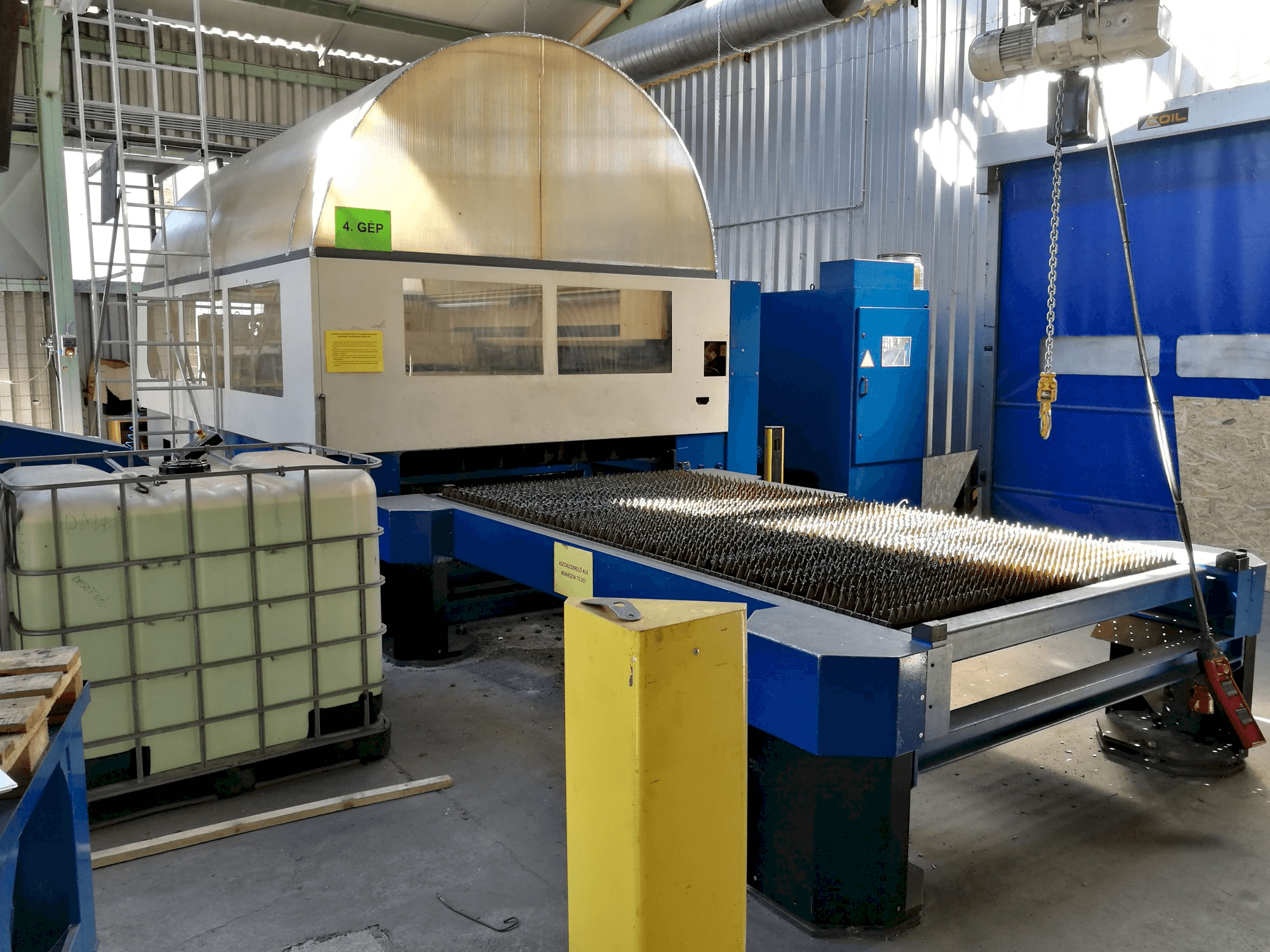Vista Lateral Esquerda da Trumpf Trumatic L3030 máquina