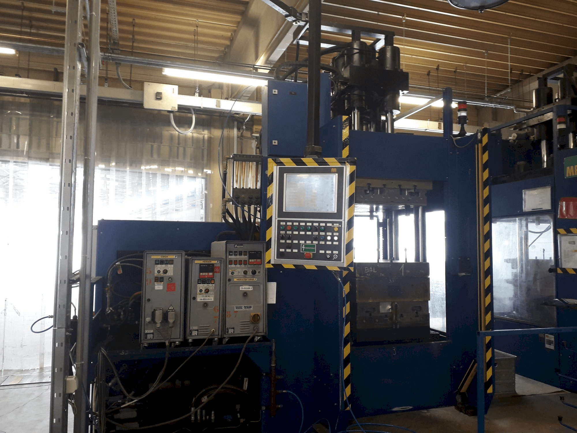 Vista Frontal da MAPLAN MTF2000/250 máquina