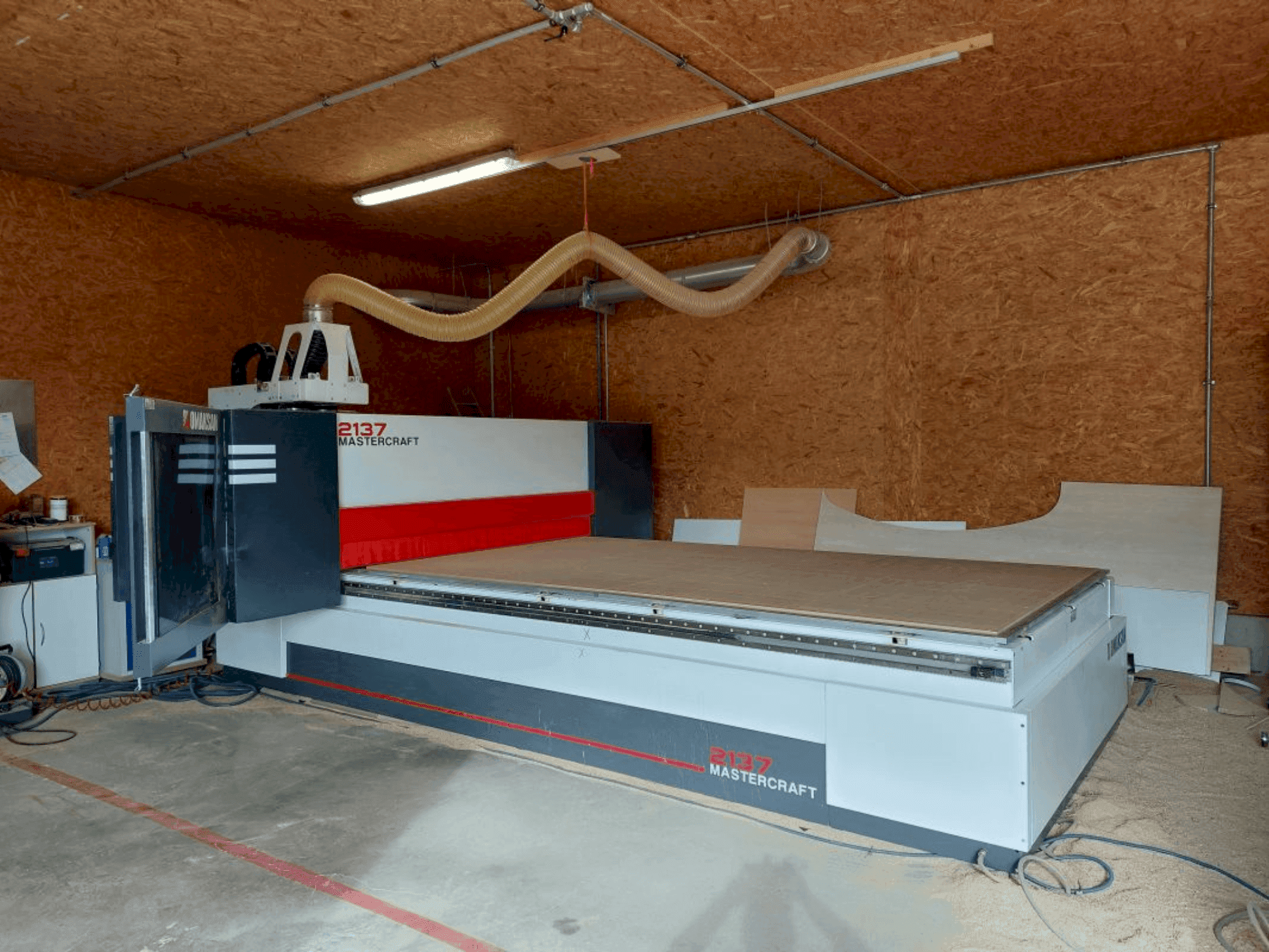 Vista Frontal da OMAKSAN Mastercraft 217 máquina