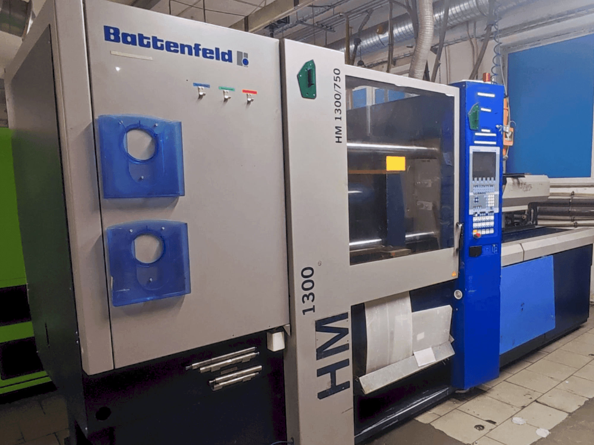 Vista Frontal da Battenfeld HM 1300/750 máquina