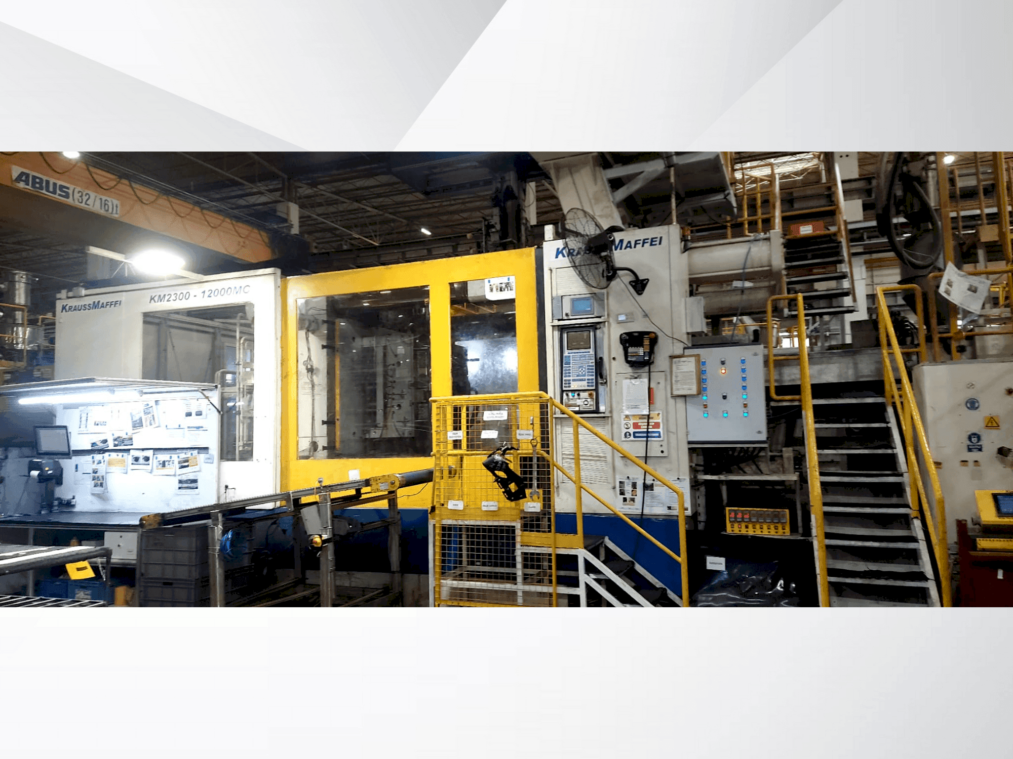Vista Frontal da Krauss Maffei 2300-12000 MC máquina