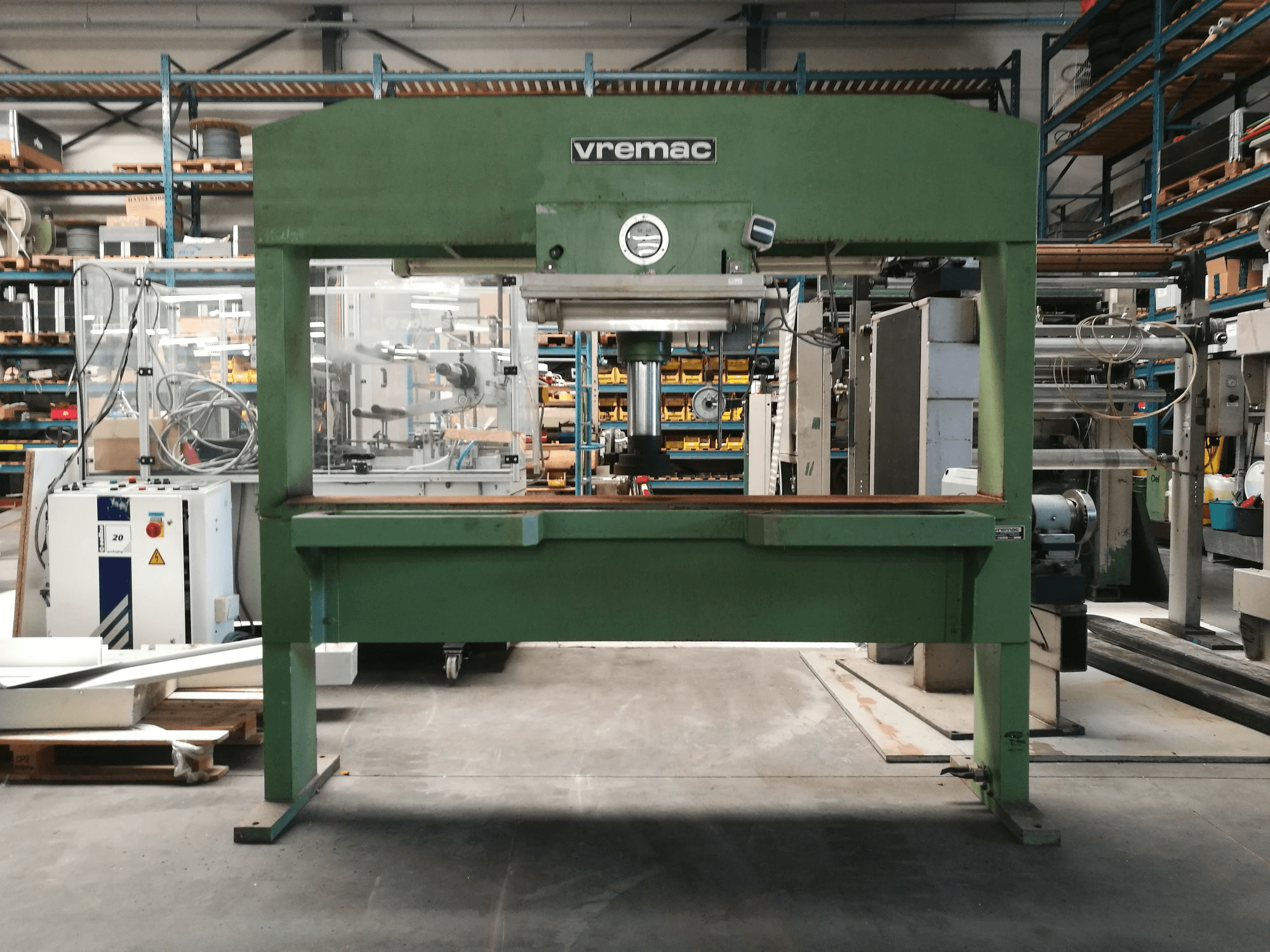 Vista Frontal da Vremac Brugstans máquina