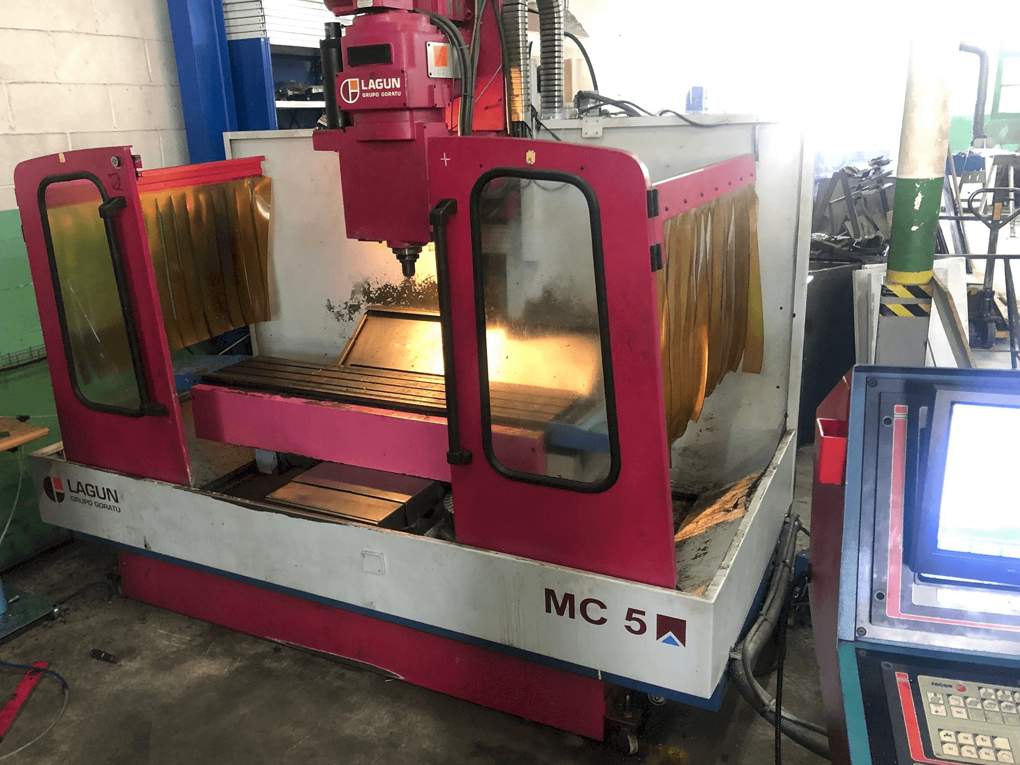 Vista Frontal da LAGUN MC 5 máquina