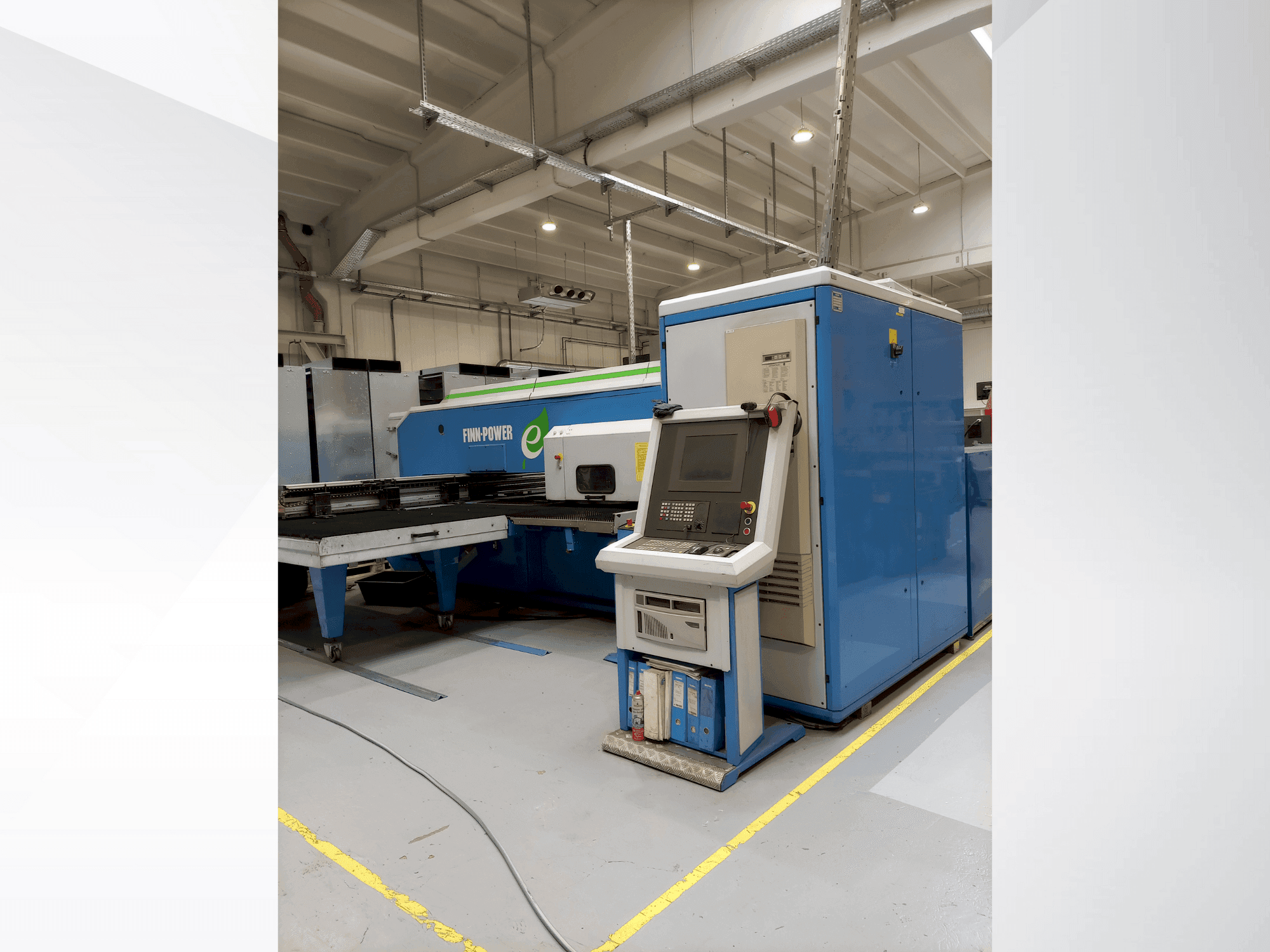 Vista Frontal da Finn-Power E5 U máquina