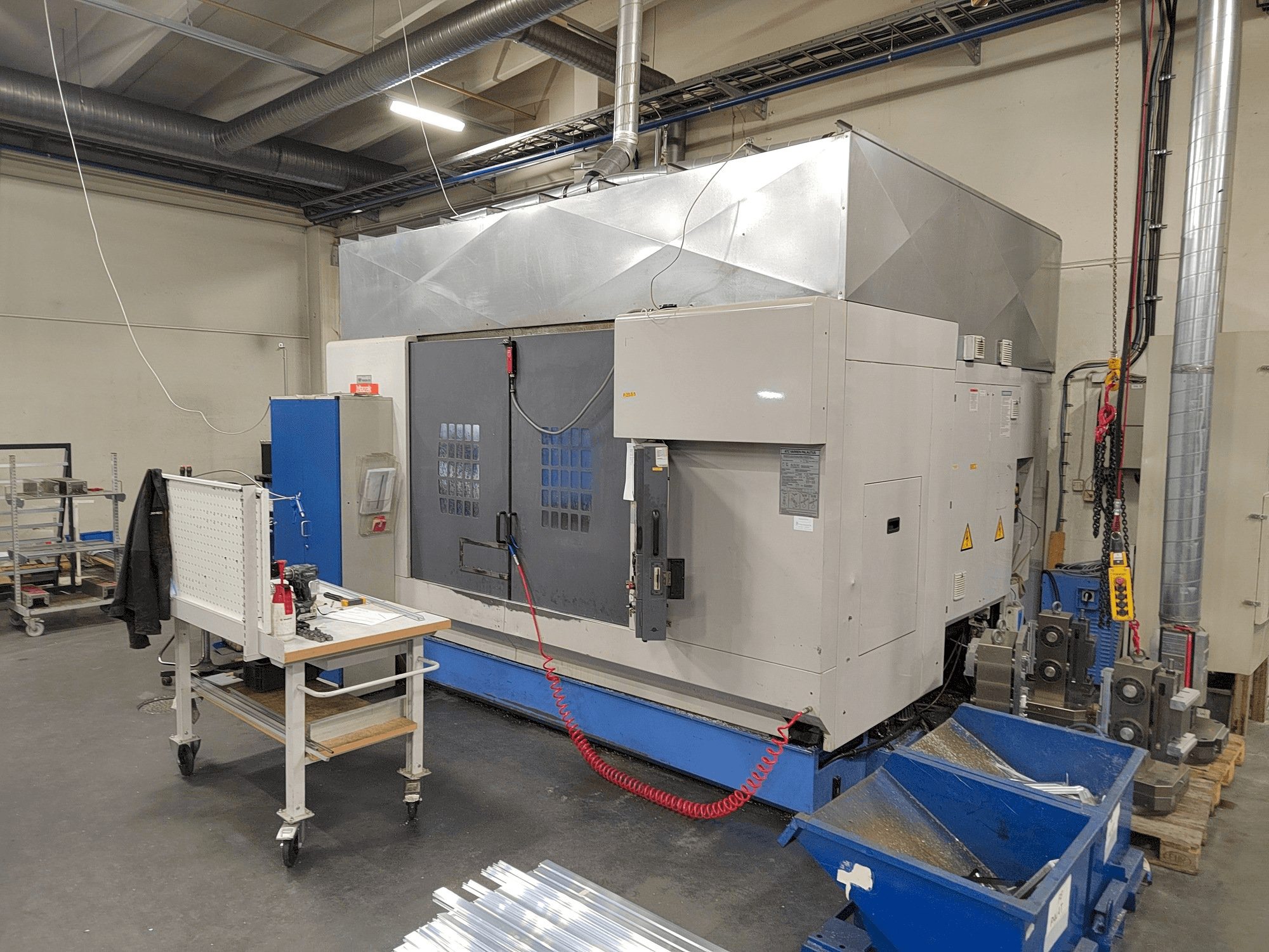 Vista Frontal da Mazak VTC-300C máquina