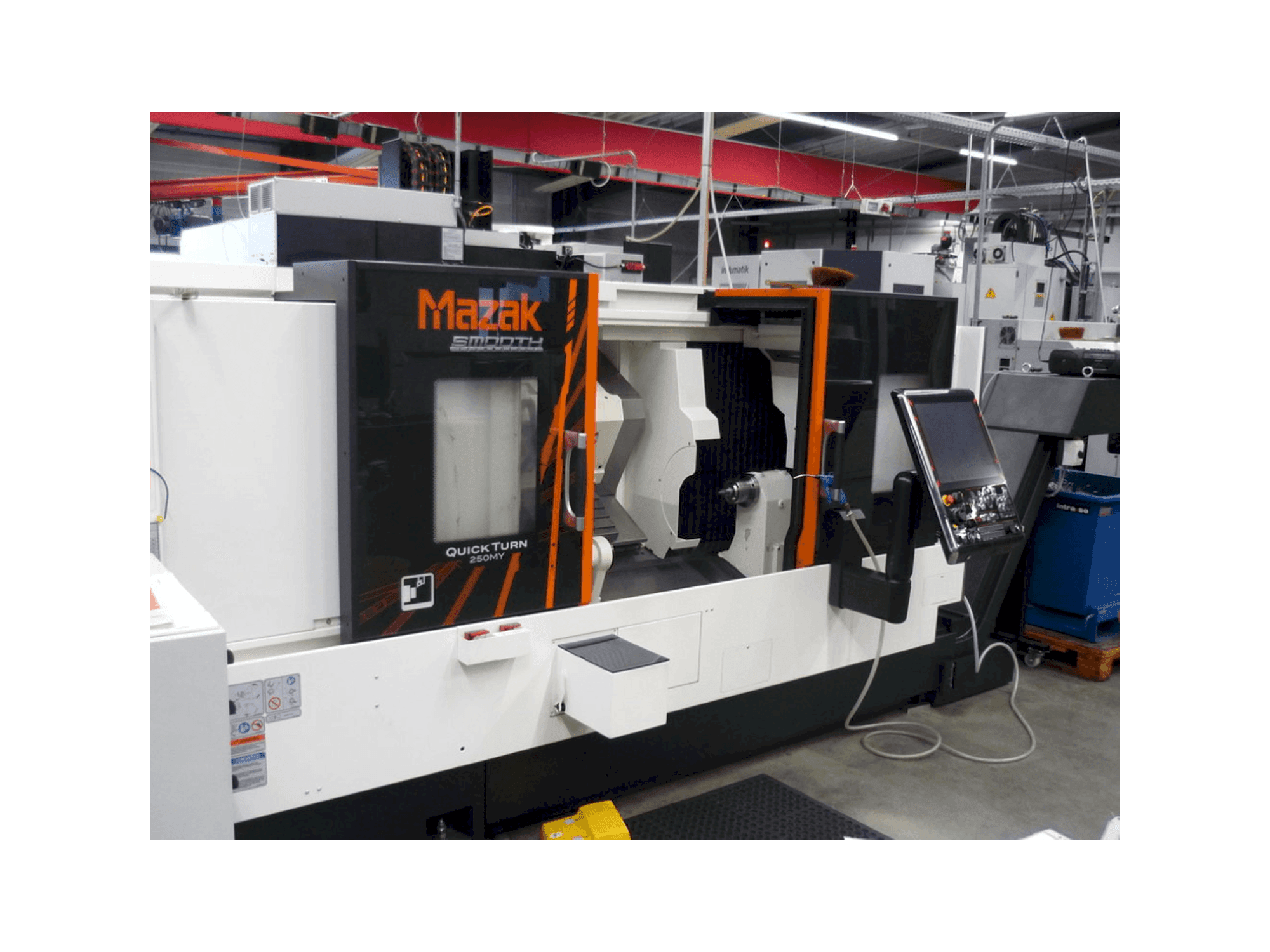 Vista Frontal da Mazak Quick Turn 250MY máquina