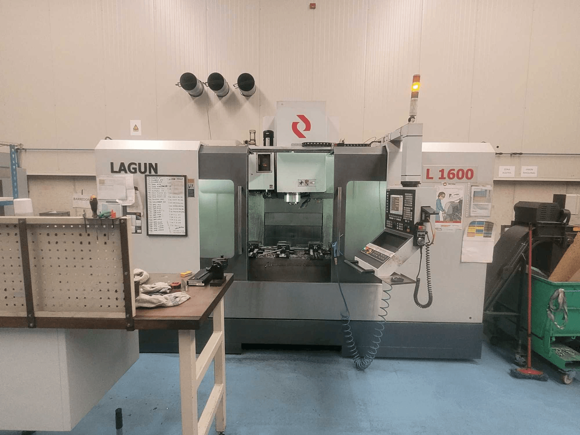 Vista Frontal da LAGUN L-1600 máquina