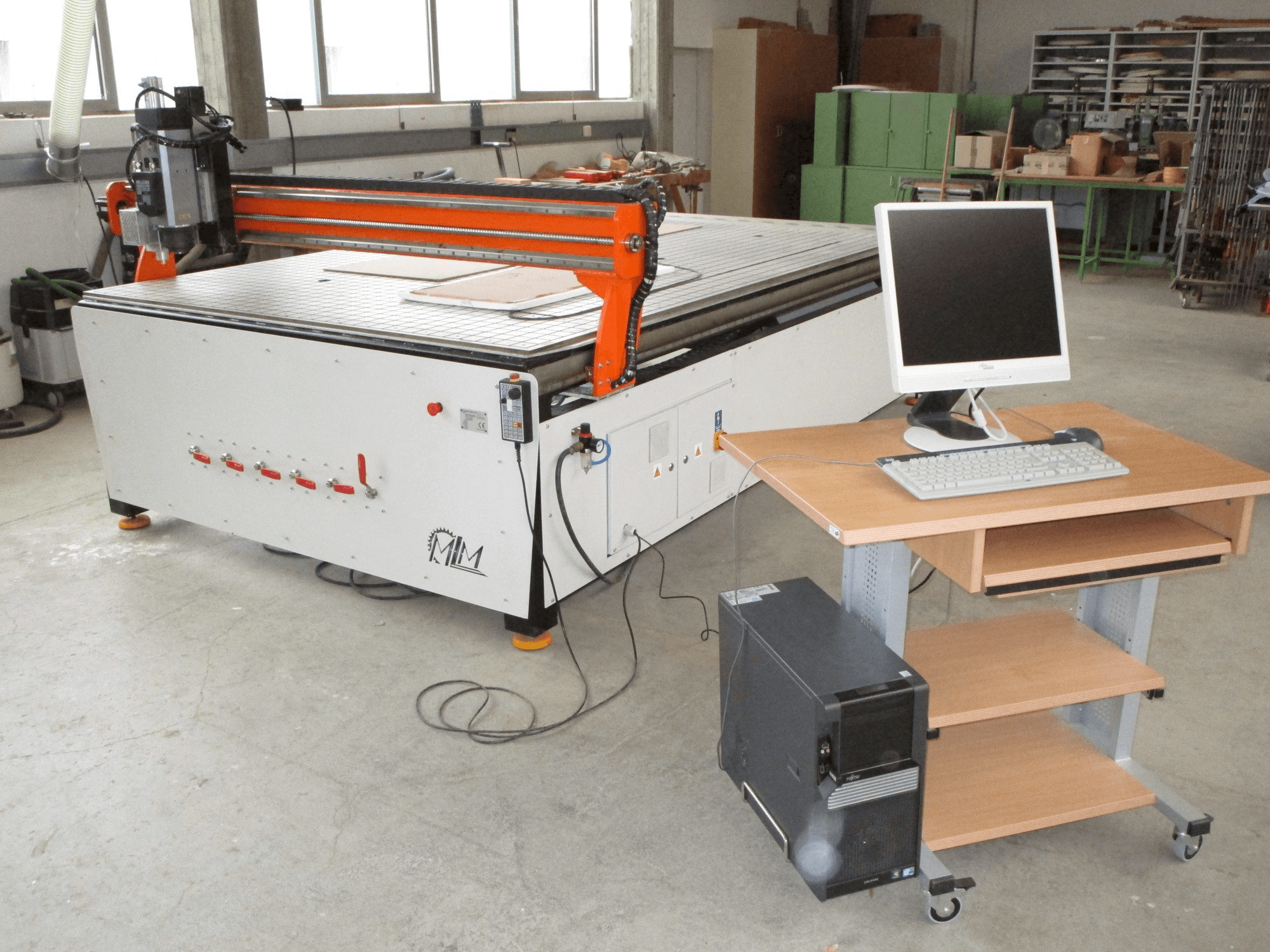 Vista Frontal da MLM Ploter CNC máquina