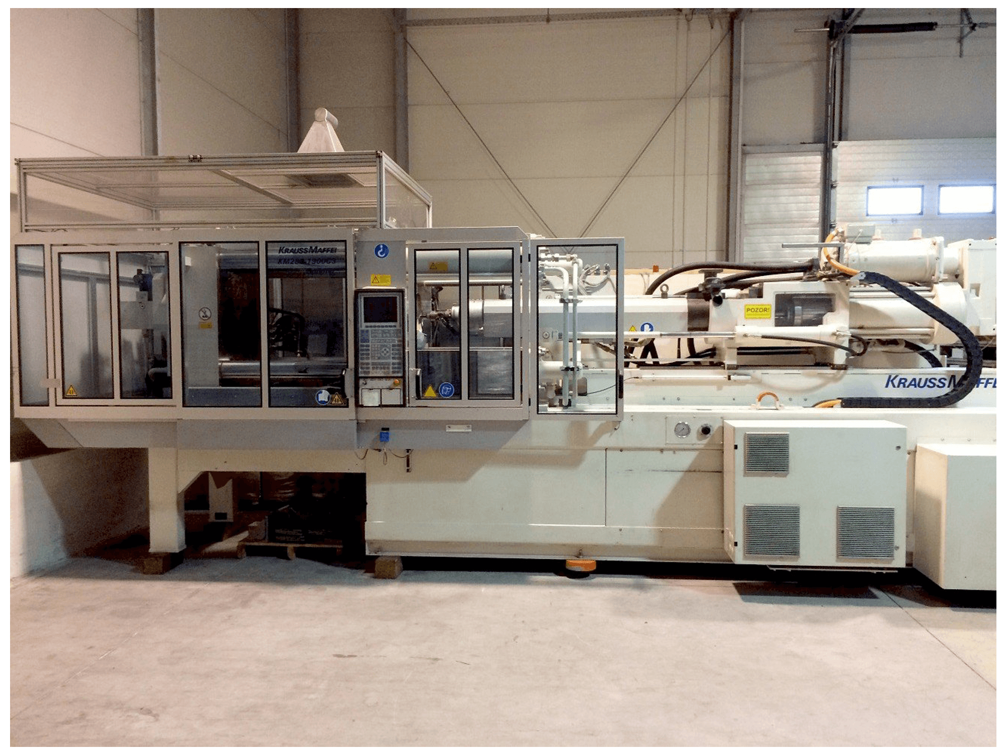 Vista Frontal da Krauss Maffei KM 280-1900 C3 máquina