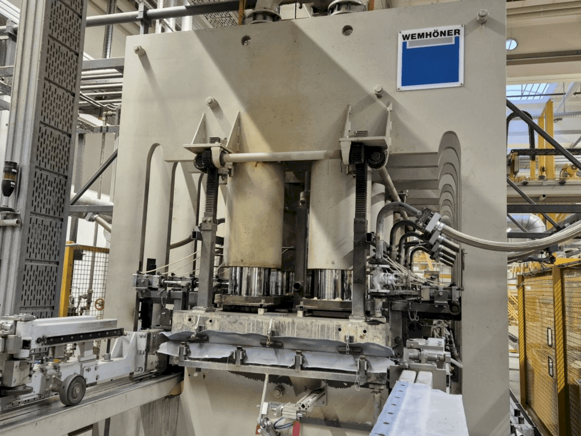 Vista Frontal da WEMHÖNER KT-F-1E máquina