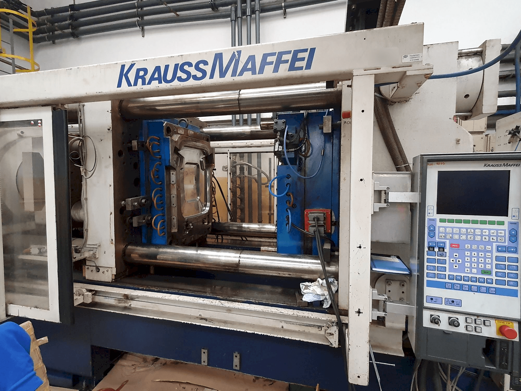 Vista Frontal da Krauss Maffei 800-4350 BM (1996) máquina