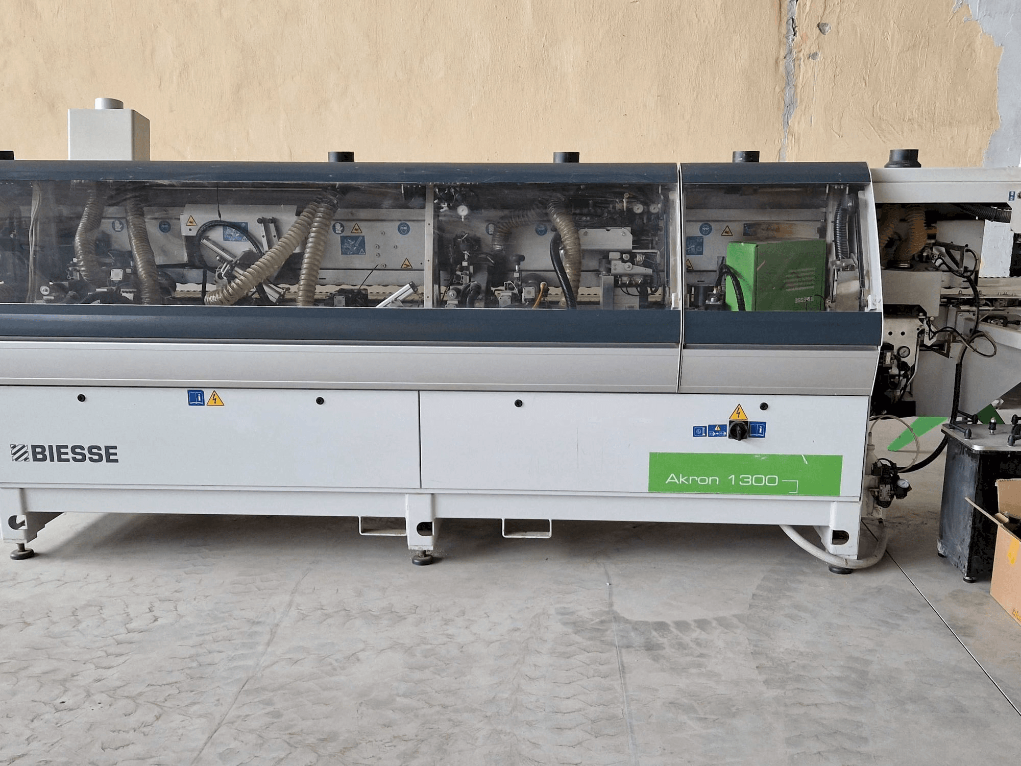 Vista Frontal da BIESSE AKRON 1330A máquina