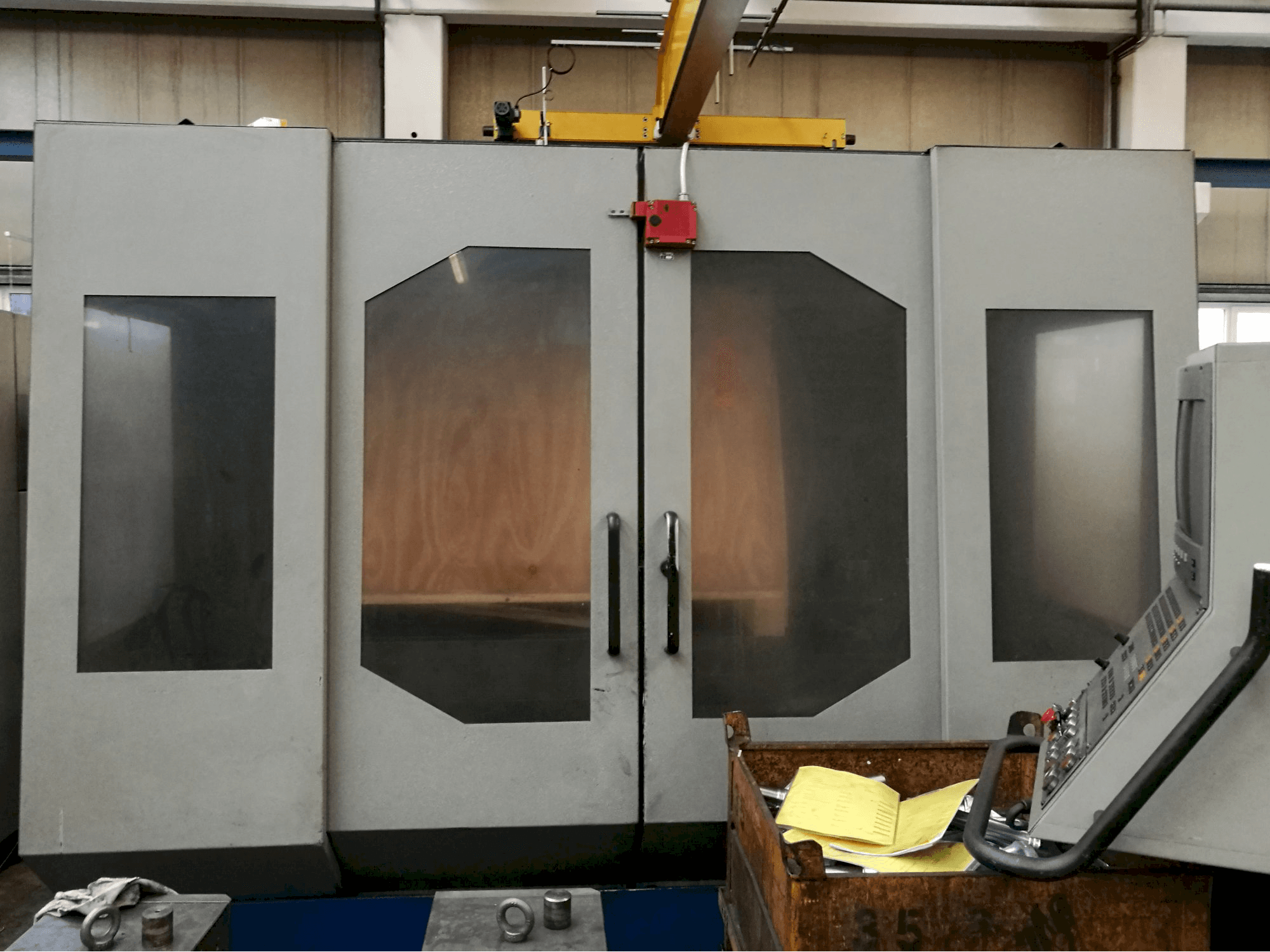 Vista Frontal da Strojtos FGS 50 CNC máquina