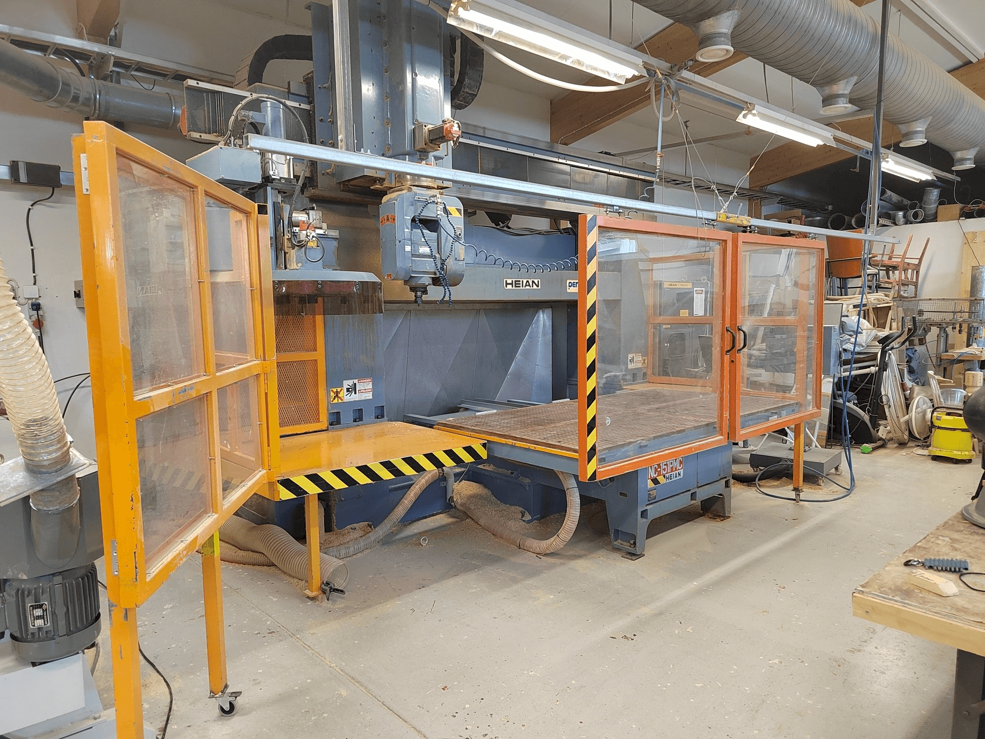 Vista Frontal da HEIAN NC 151 máquina