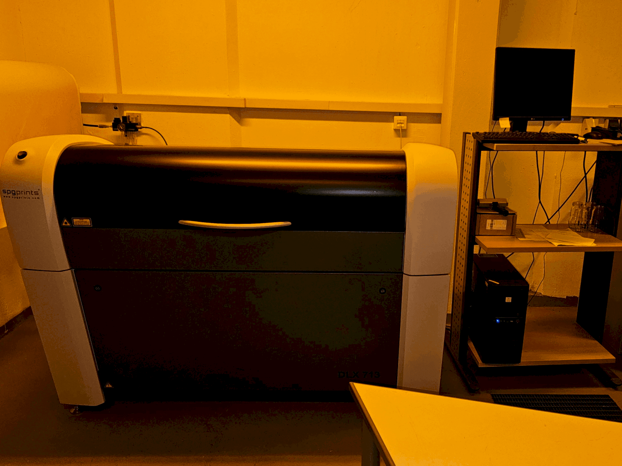 Vista Frontal da SPGPrints DLX 713T máquina