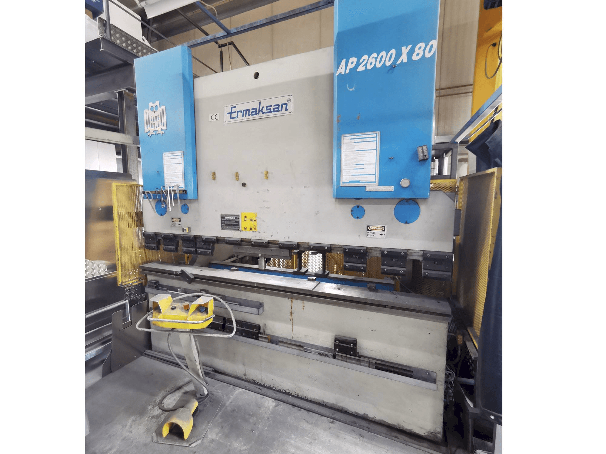 Vista Frontal da ERMAKSAN AP 2600 - 80 máquina