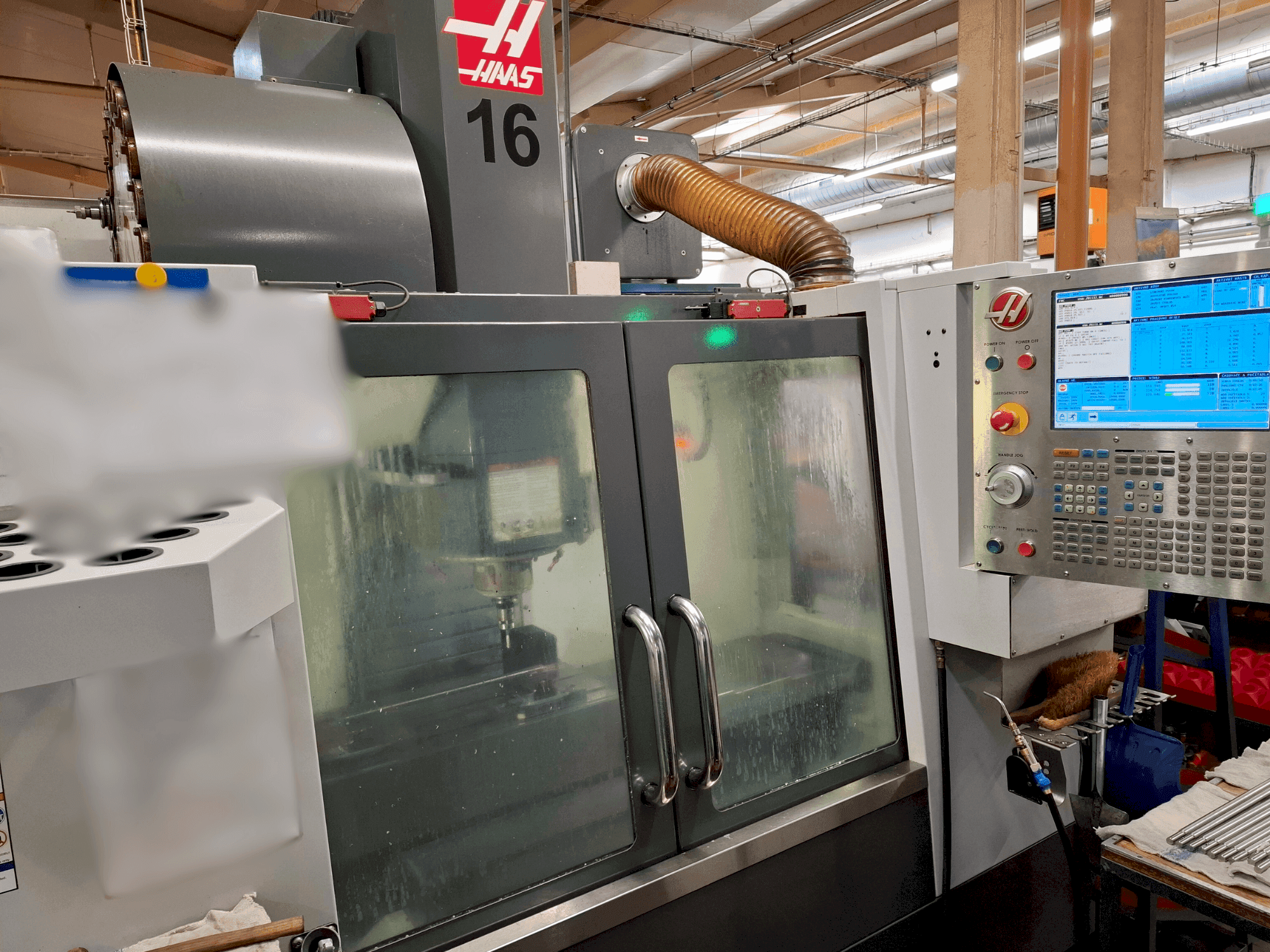 Vista Frontal da HAAS VF-2SS máquina