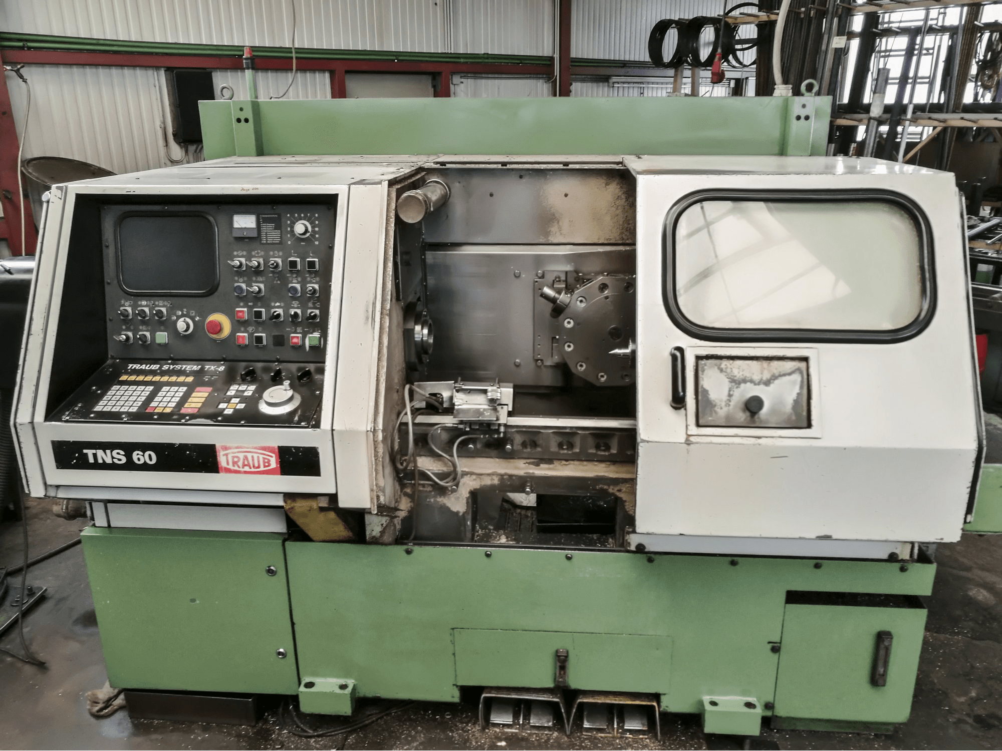 Vista Frontal da TRAUB TNS 60 máquina