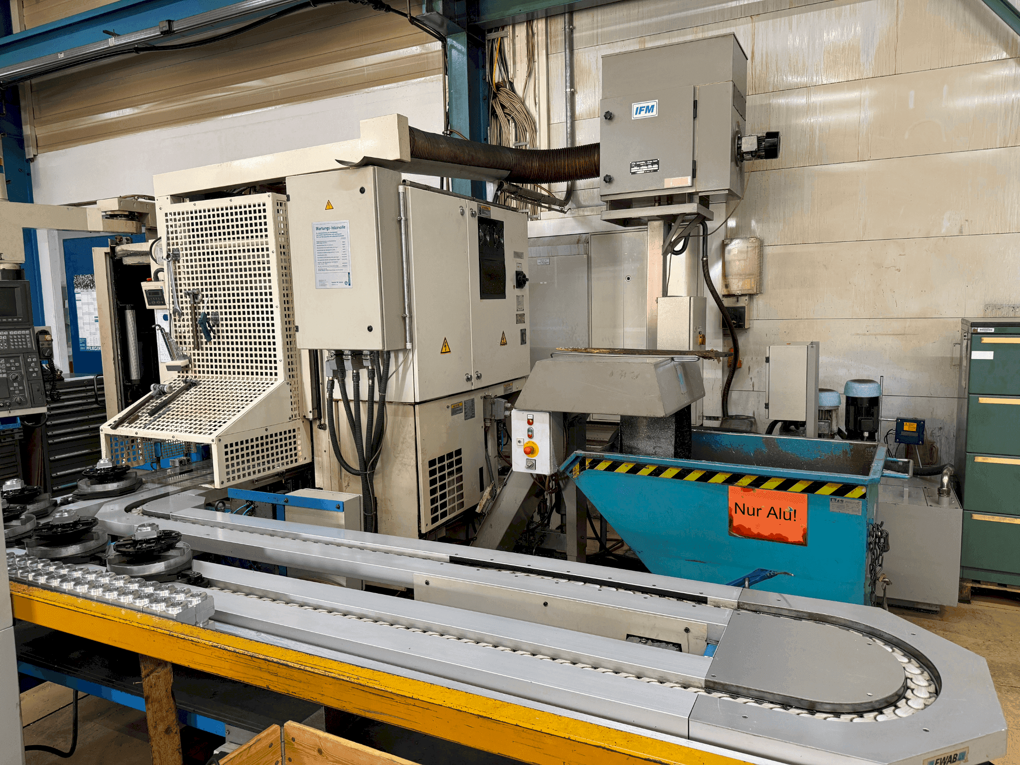 Vista Frontal da Okuma 2003 máquina