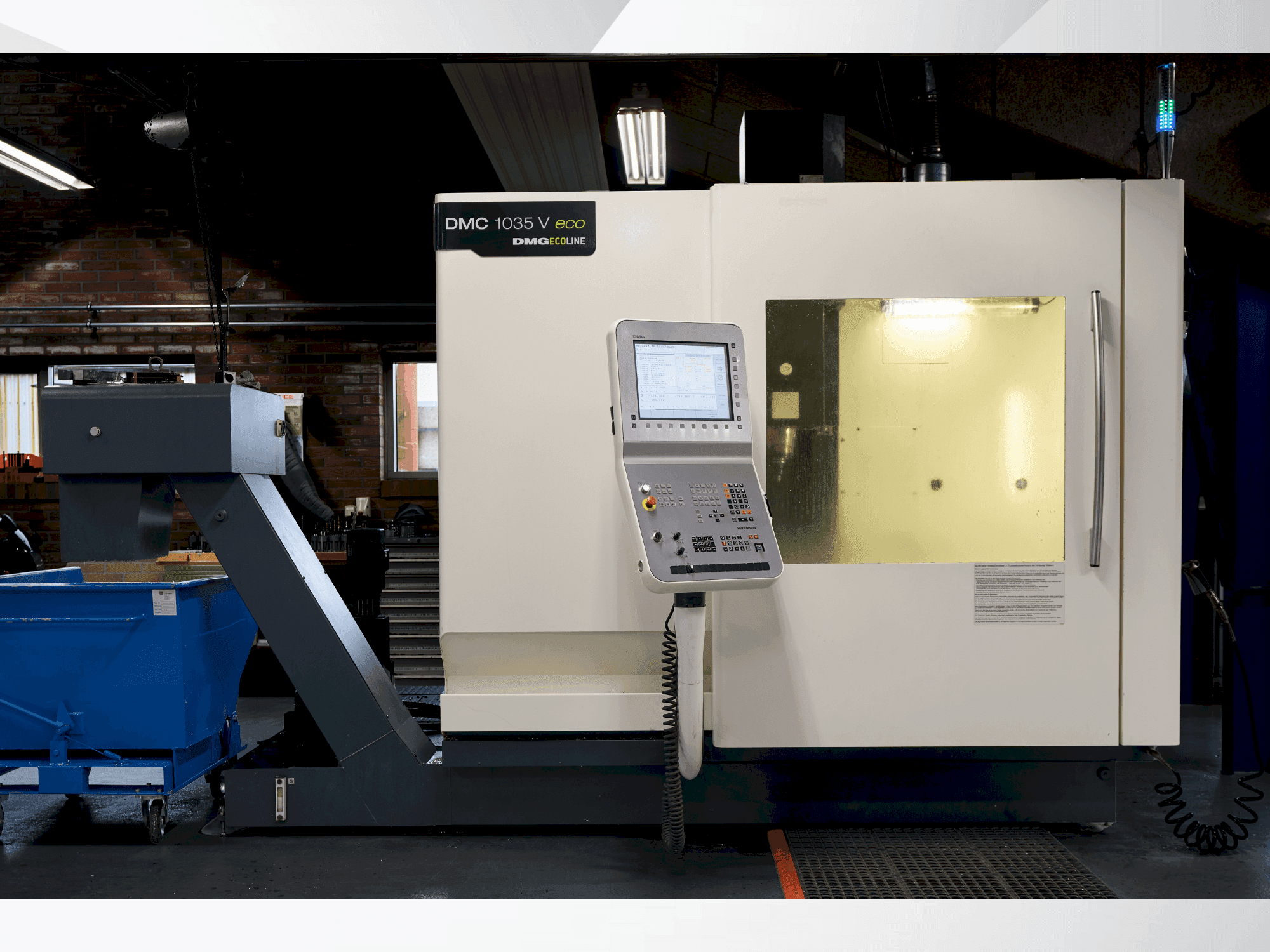 Vista Frontal da DMG MORI DMC 1035V máquina
