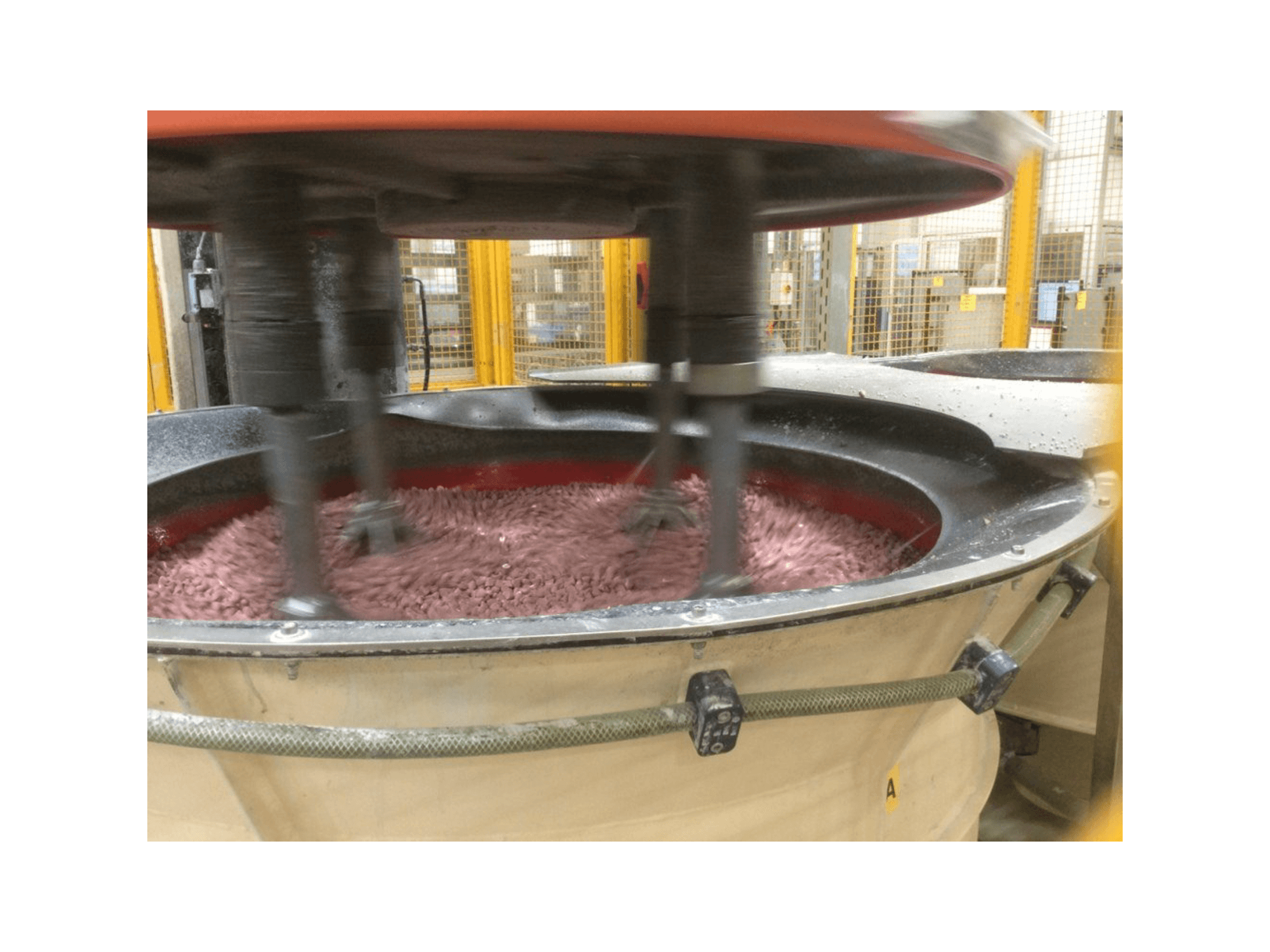 Vista Frontal da Rosler R4/1300.2 SF máquina