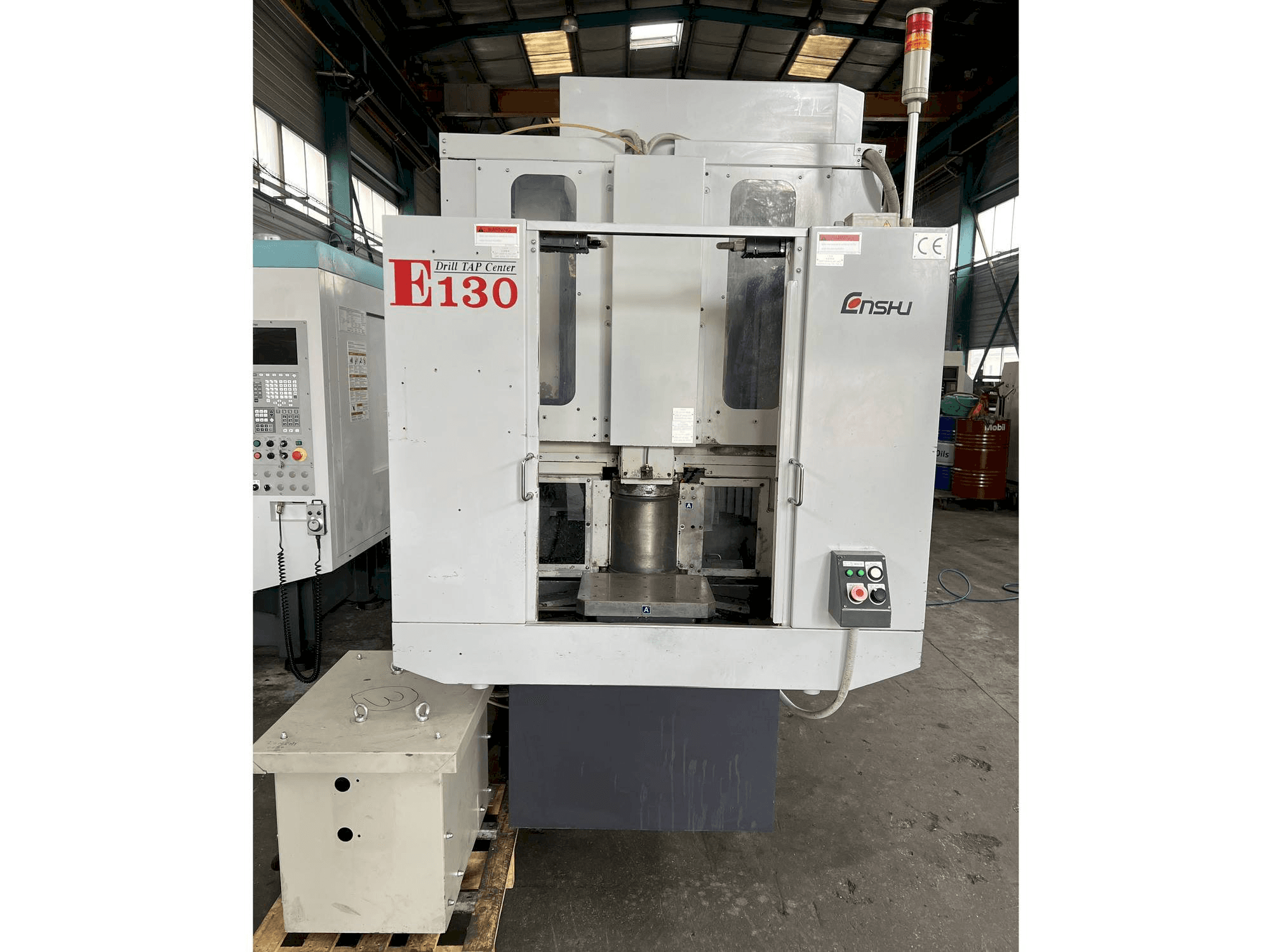 Vista Frontal da Enshu E130 máquina