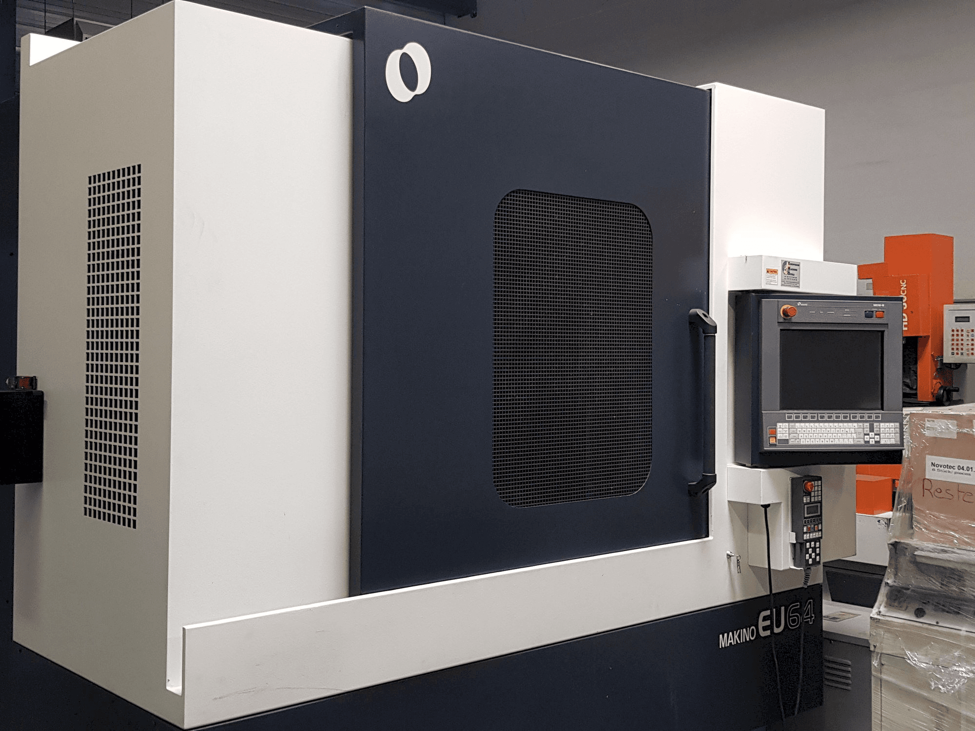Vista Frontal da Makino EU 65 máquina