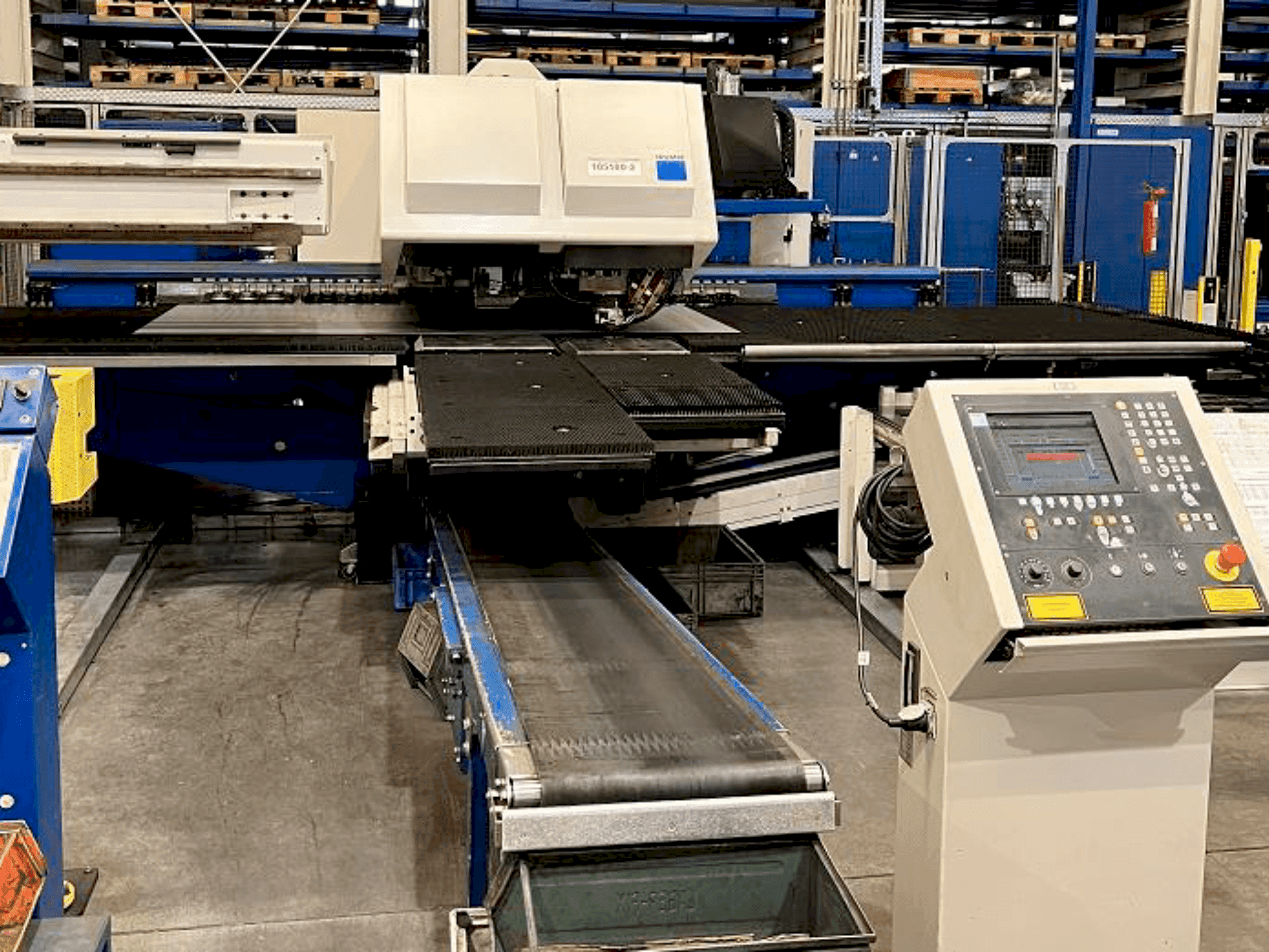 Vista Frontal da TRUMPF Trumatic 6000 L + Sheetmaster máquina