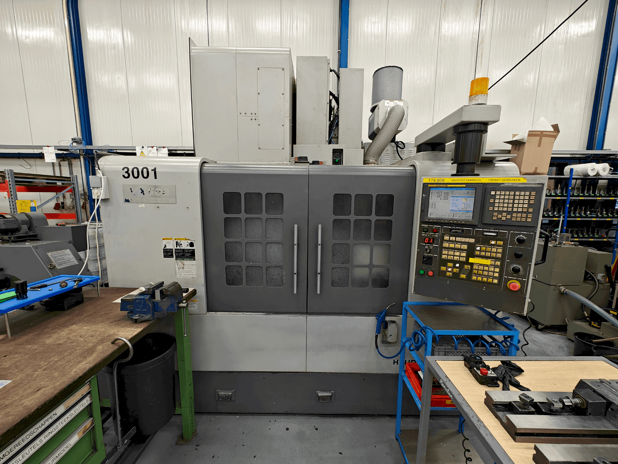 Vista Frontal da HYUNDAI KIA VX 500 máquina