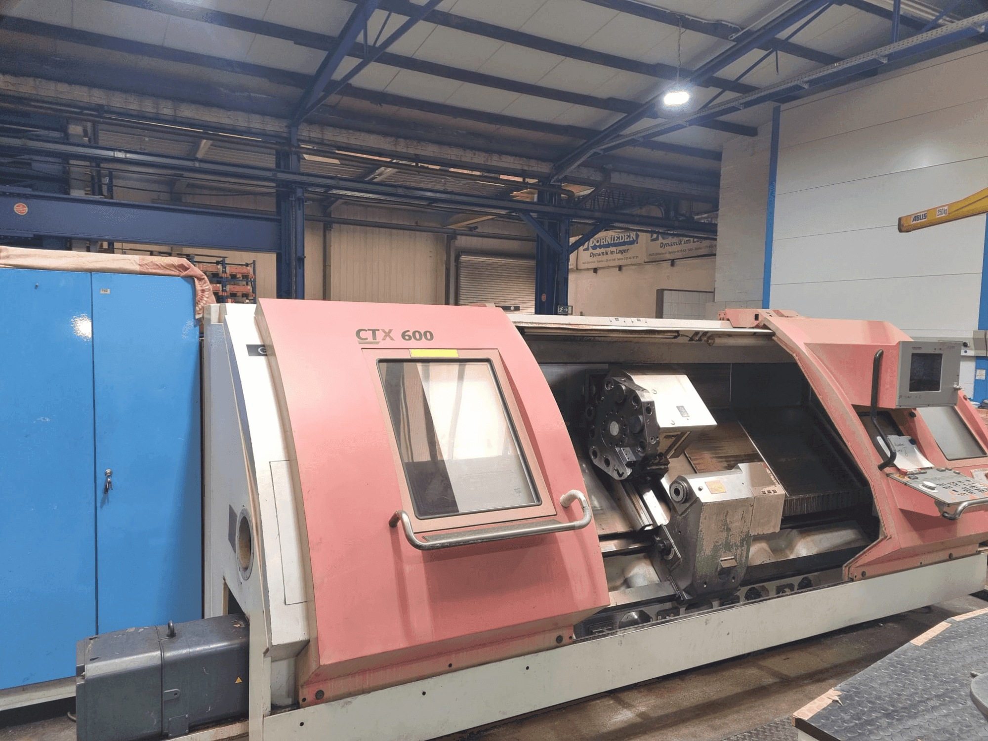 Vista Frontal da Gildemeister CTX 600 máquina