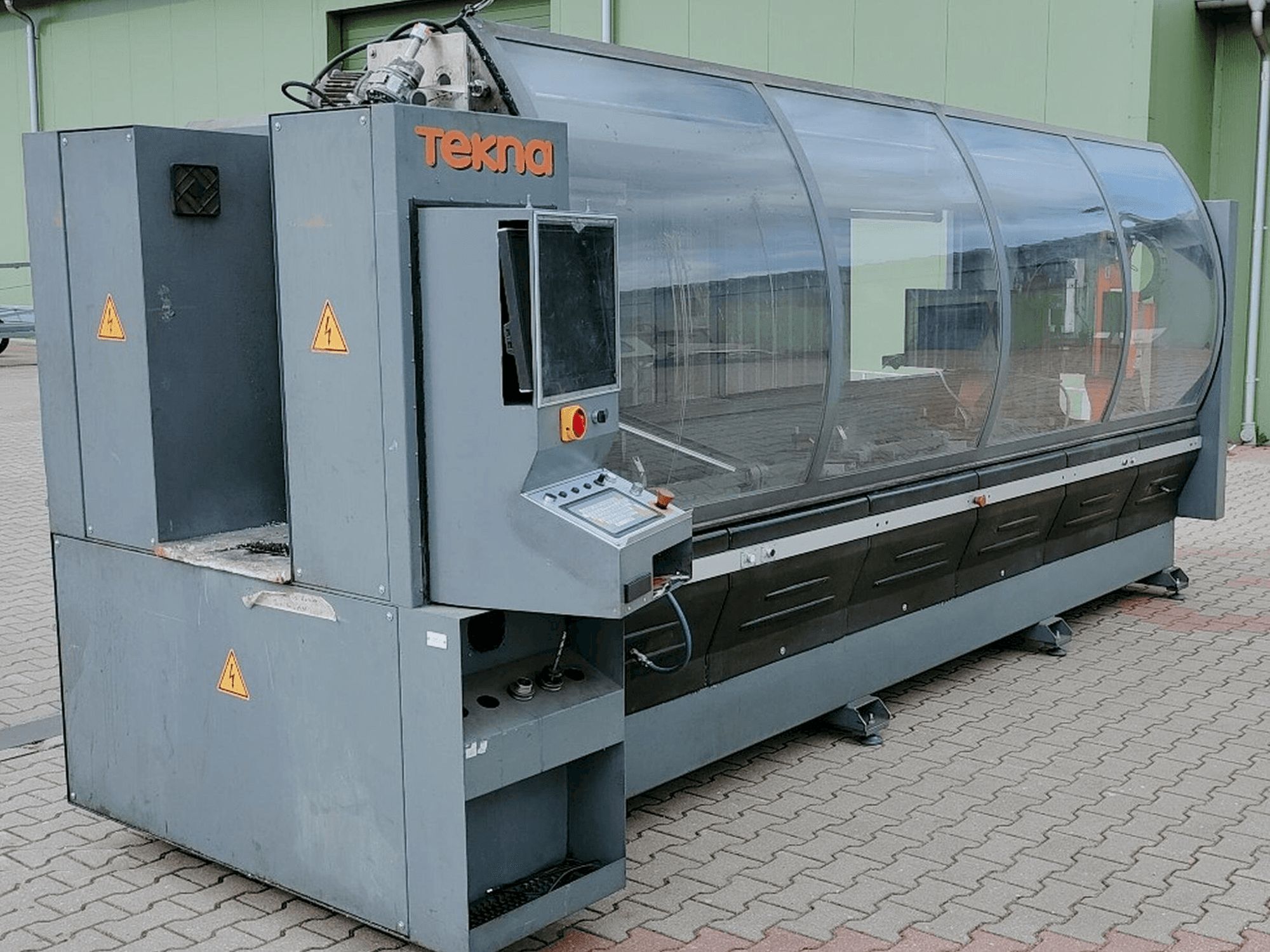 Vista Frontal da Tekna TK427-3 máquina