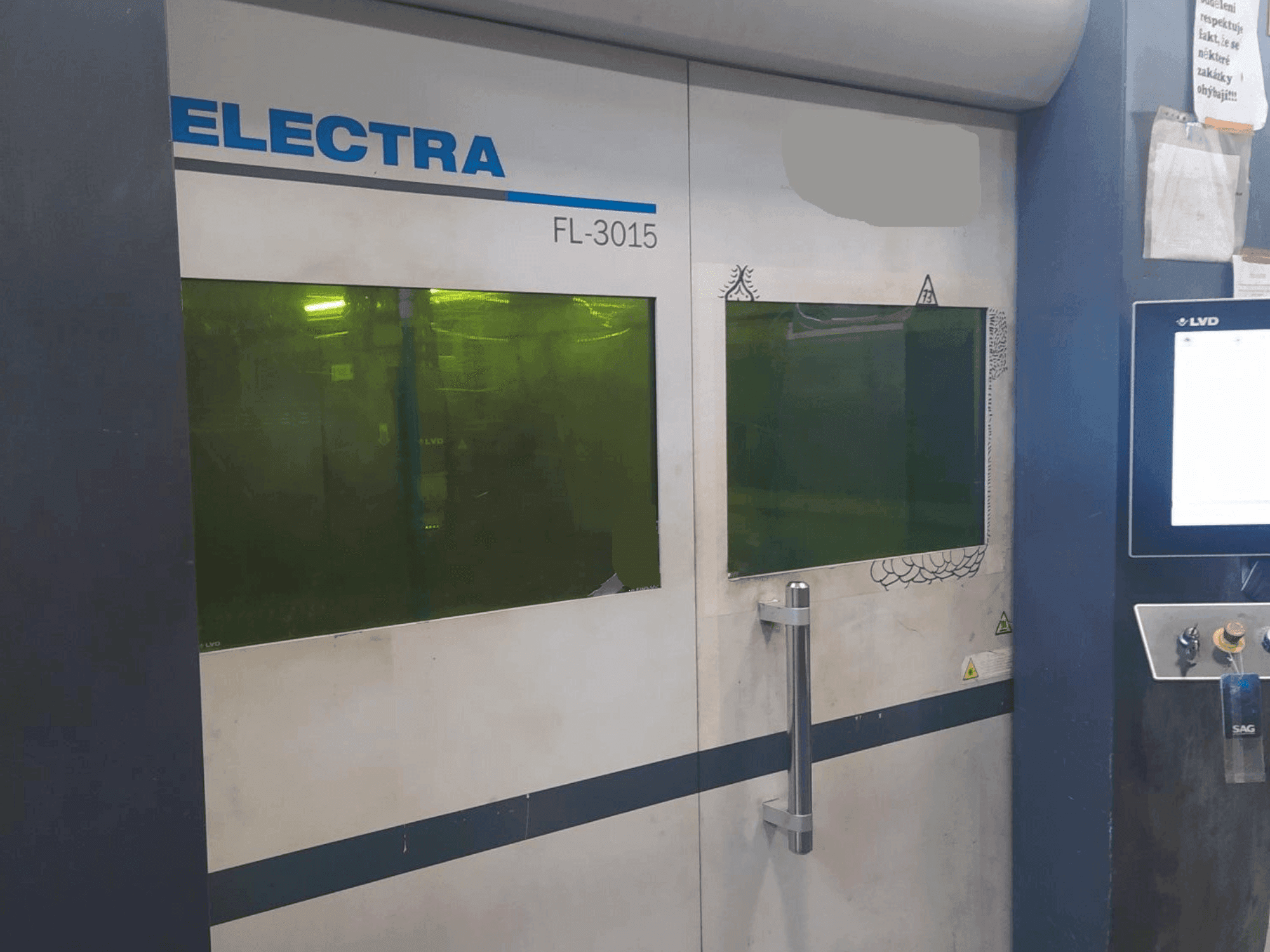 Vista Frontal da LVD ELECTRA FL-3015 máquina