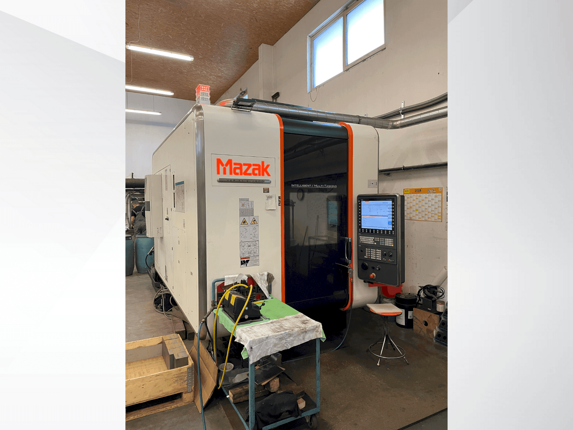 Vista Frontal da Mazak Variaxis i-600 máquina